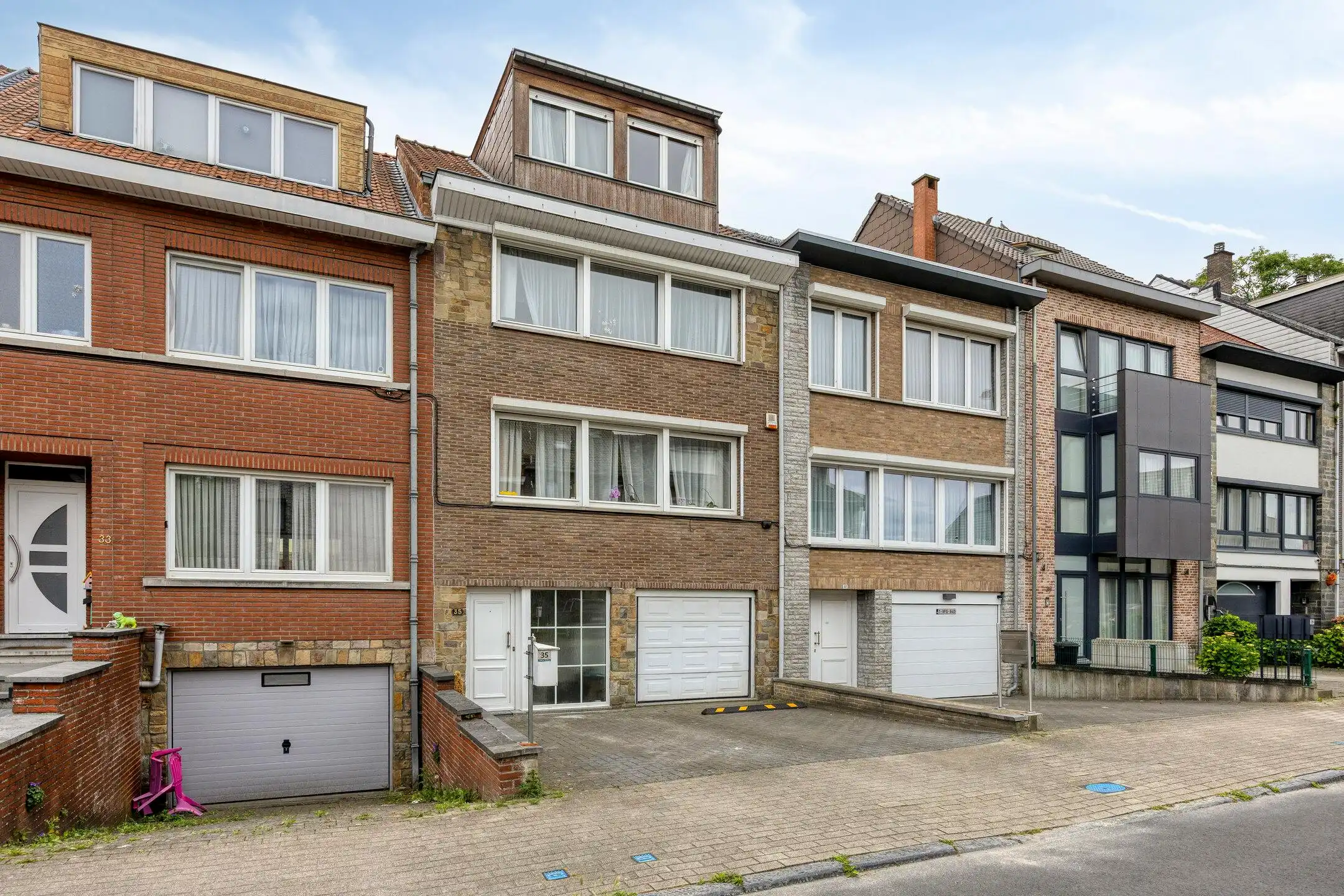 Hoofdfoto van de publicatie: Ruime gezinswoning met garage en zonnige tuin in Strombeek-Bever