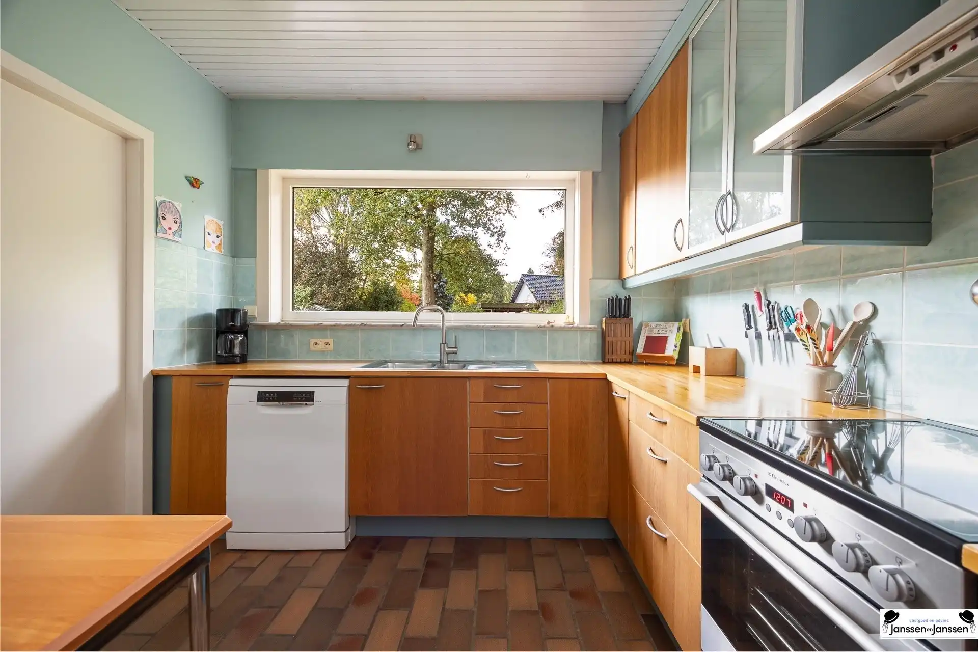 Verrassend ruime villa met ZW-gerichte tuin!  foto 9