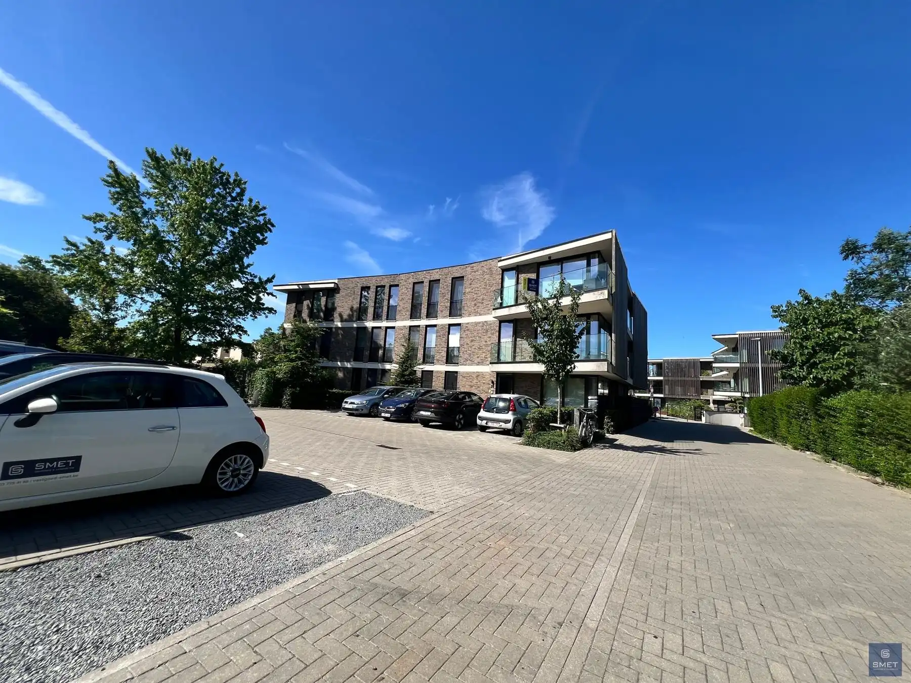 MODERN APPT MET 1 SLPK,TERRAS EN PARKEERPL.  foto {{pictureIndex}}
