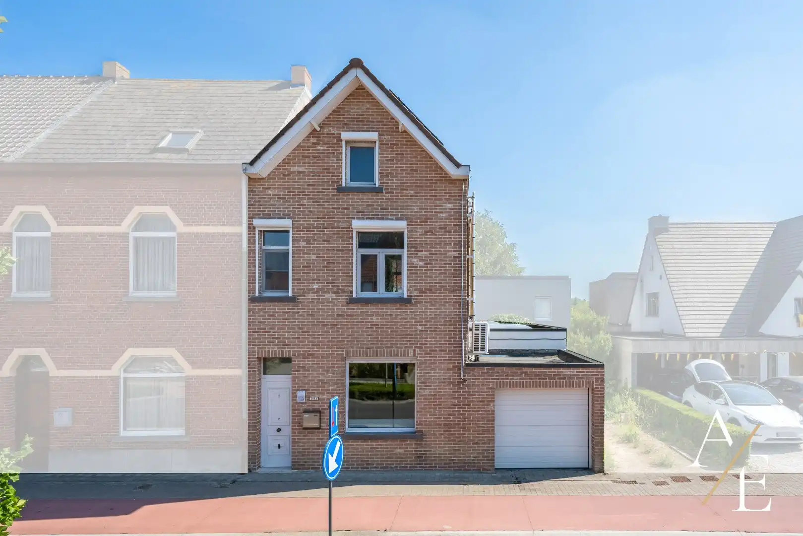 WETTEREN-Instapklare woning met 3 of 5 slpks, én garage! foto {{pictureIndex}}