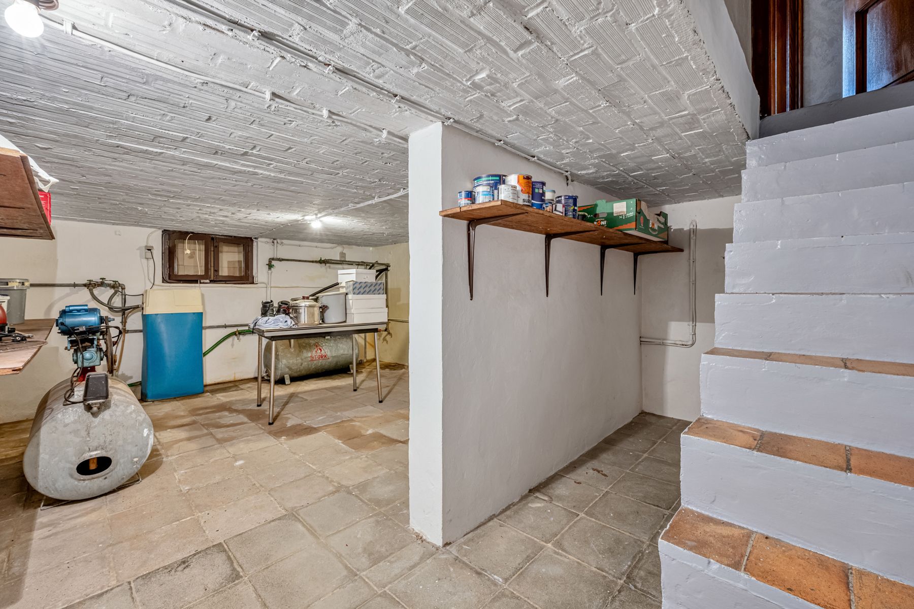 Te koop woning met inpandige garage, 4slpk's  en grote tuin  foto 11