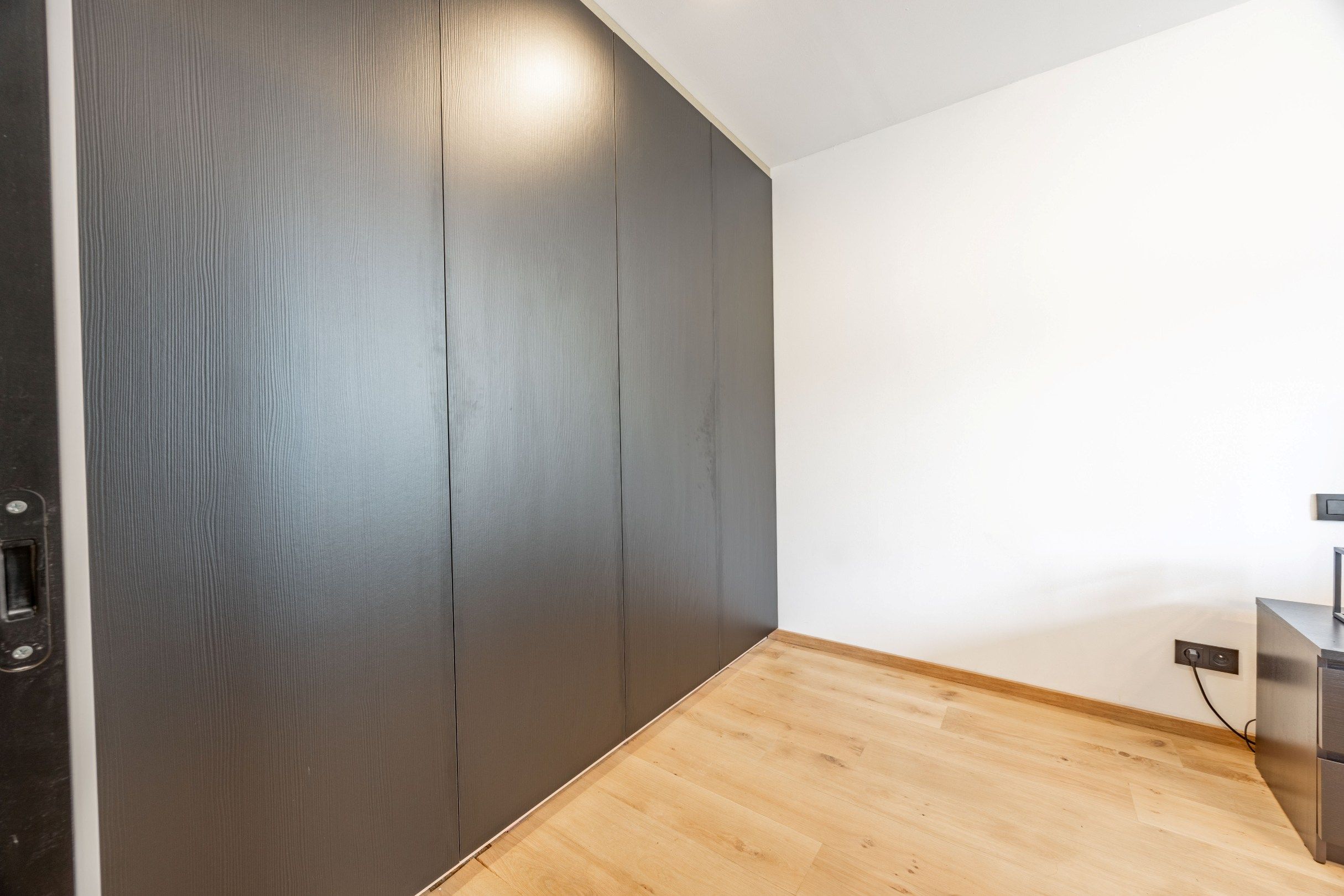 ALLEENSTAANDE GELIJKVLOERSE WONING MET MAGAZIJN EN COMMERCIELE RUIMTE foto 15