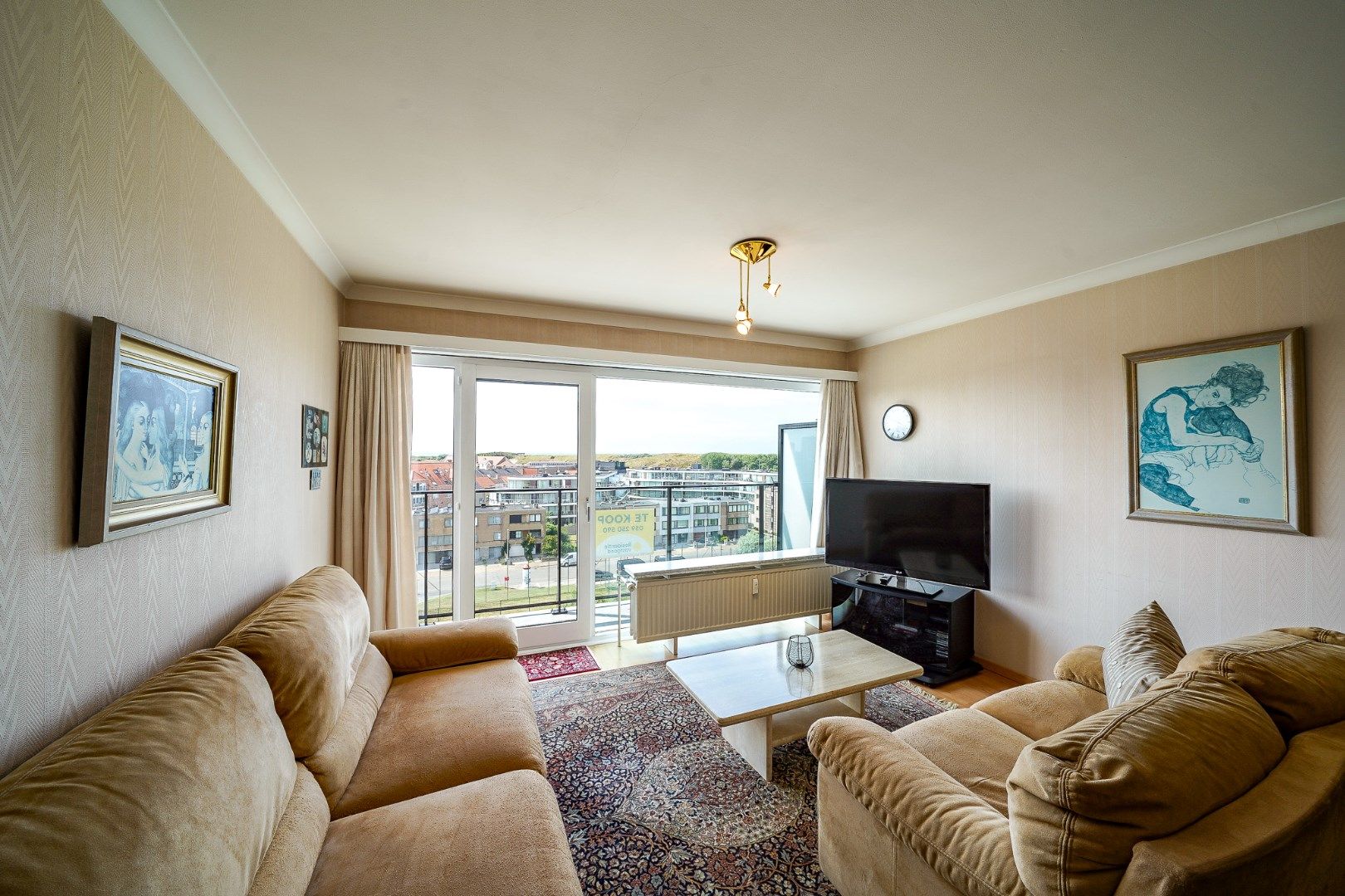 Instapklaar 3-slaapkamerappartement met uniek duinen/zeezicht in Bredene foto {{pictureIndex}}