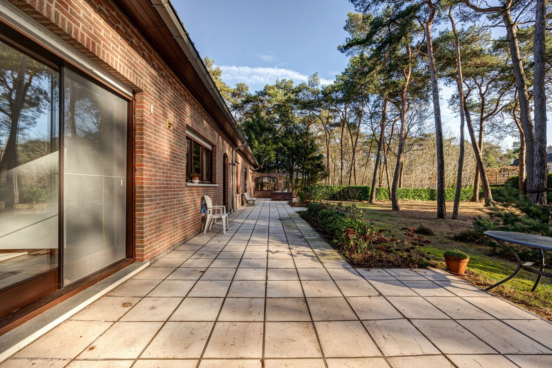 Laagbouwvilla met 3 slaapkamers op perceel grond van 1.831m². Zuidoost georiënteerd.  foto 17