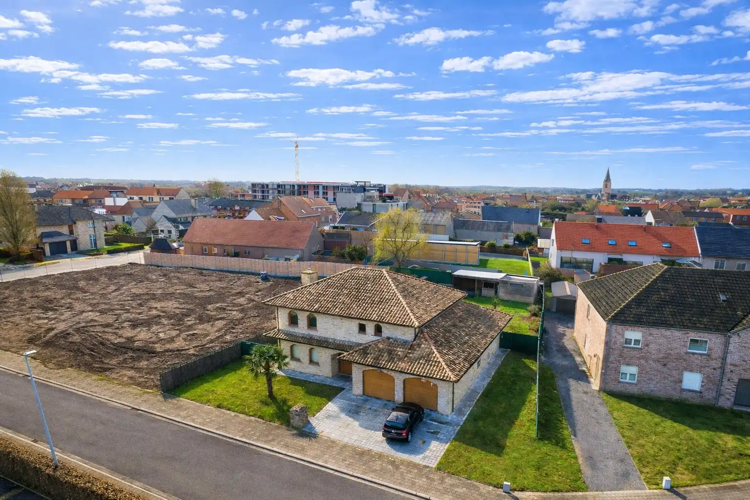 Moorslede – Villa in Spaanse stijl met dubbele garage en 4 slaapkamers foto {{pictureIndex}}