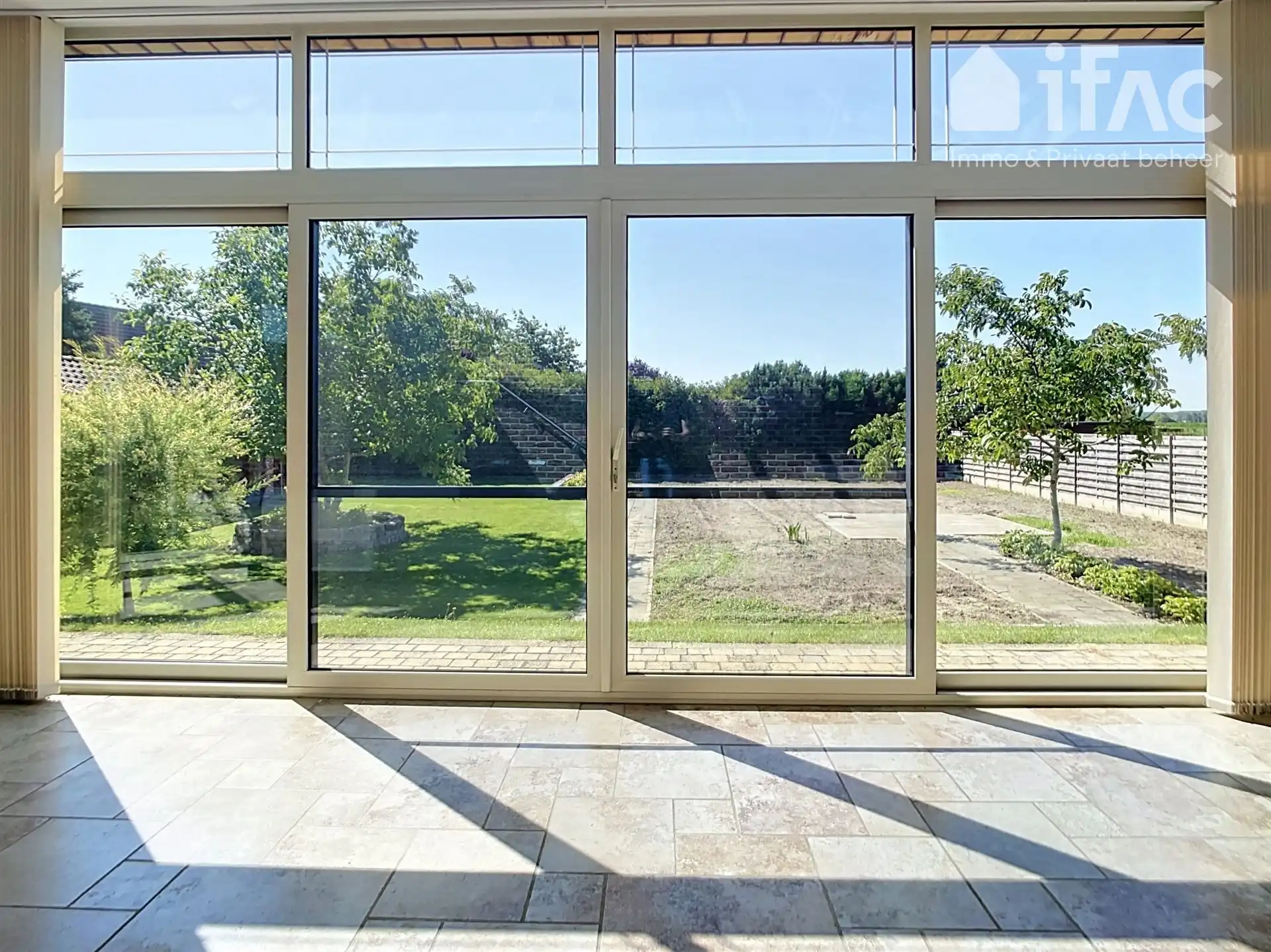 Heel ruime woning met 4 slpks, leefveranda, 54 zonnepanelen foto 17
