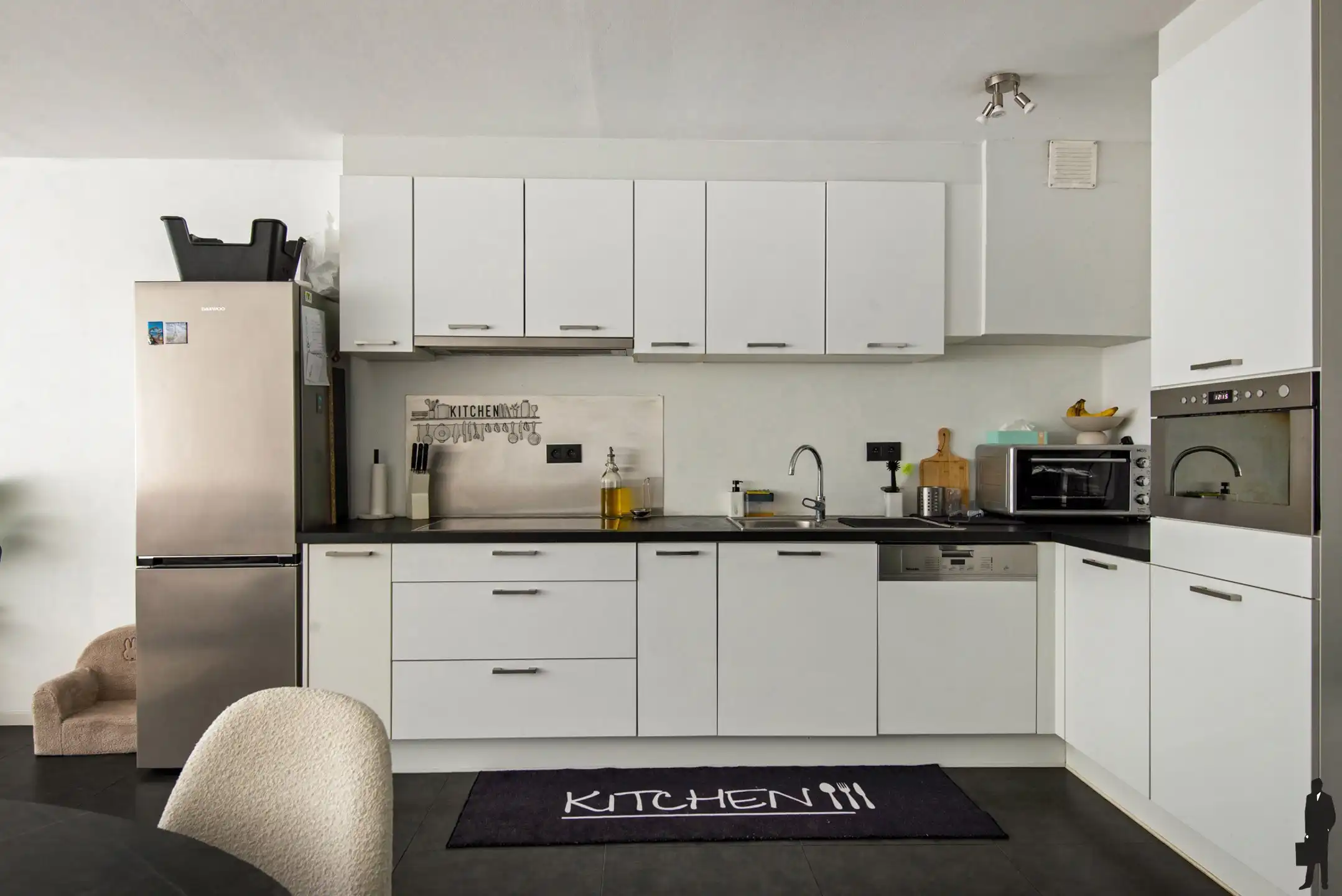 Instapklaar gelijkvloers appartement (81m²) met 2 slk’s, private parkeerplaats en kelderberging. foto 4