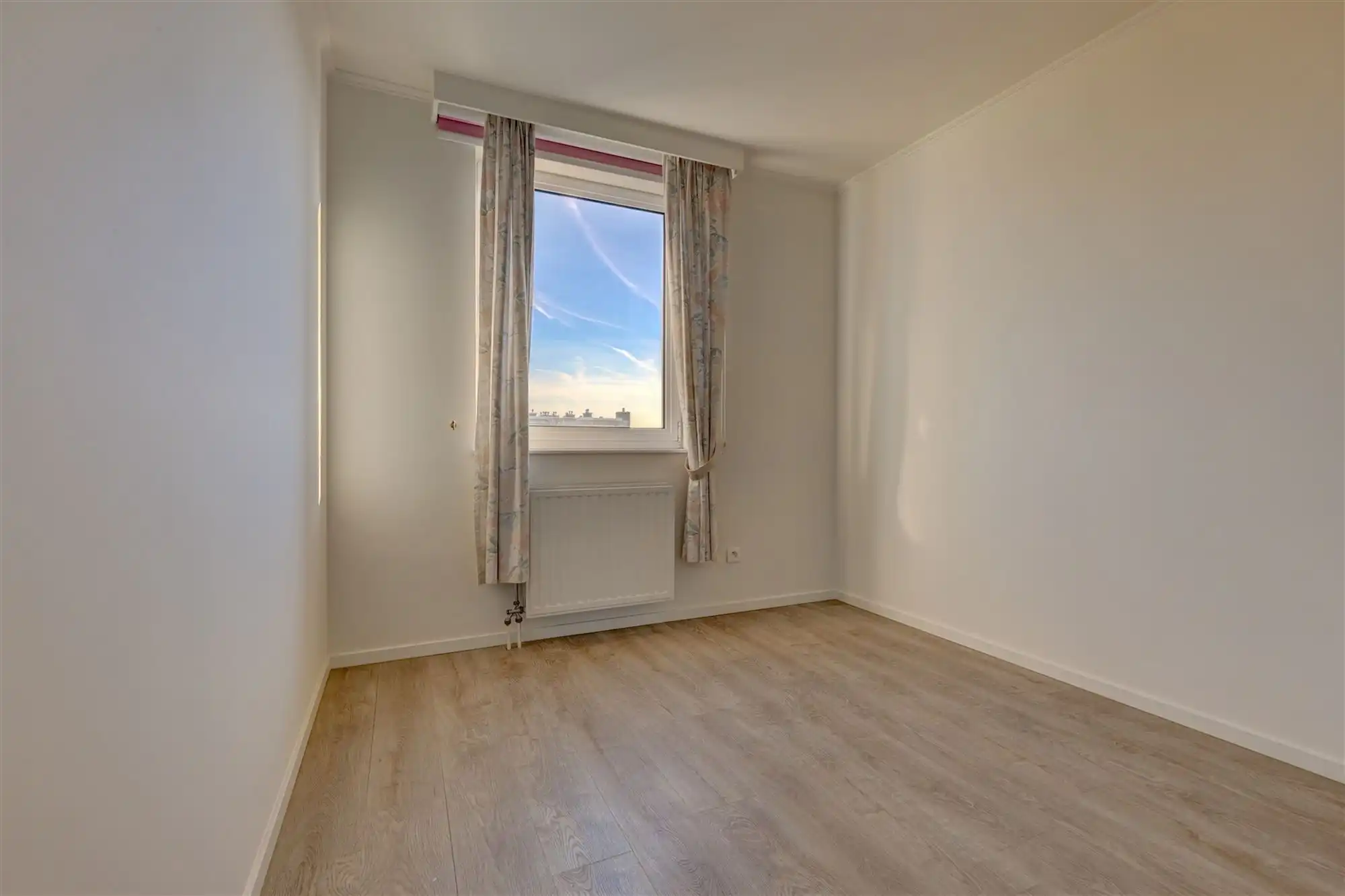 Instapklaar 2-slaapkamerappartement met leuk terras te Linkeroever foto 8