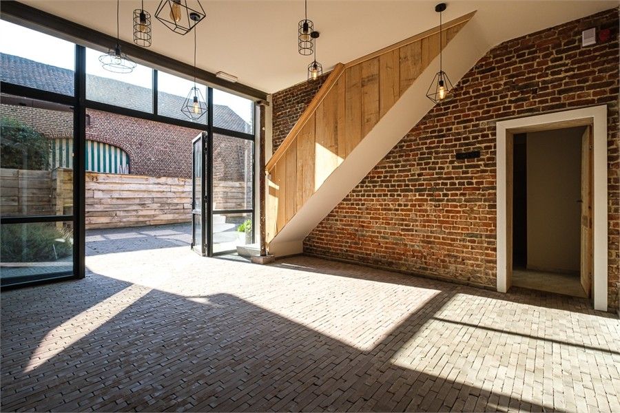 UNIEKE KARAKTERVOLLE WOONST MET 3 SLKS EN 2 PARKEERPLAATSEN OP EEN TOPLOCATIE foto 19