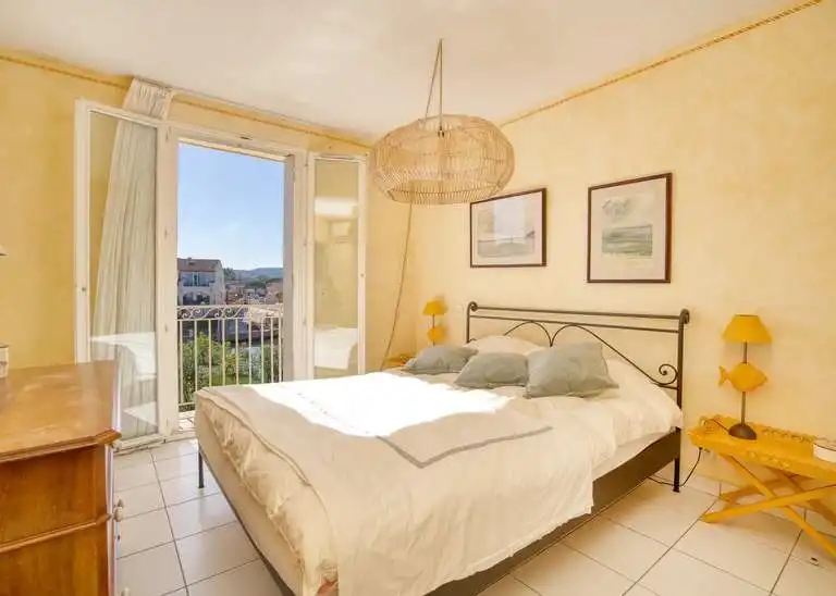 Charmante vakantiewoning met private aanlegplaats en zwembad te PORT GRIMAUD foto 10