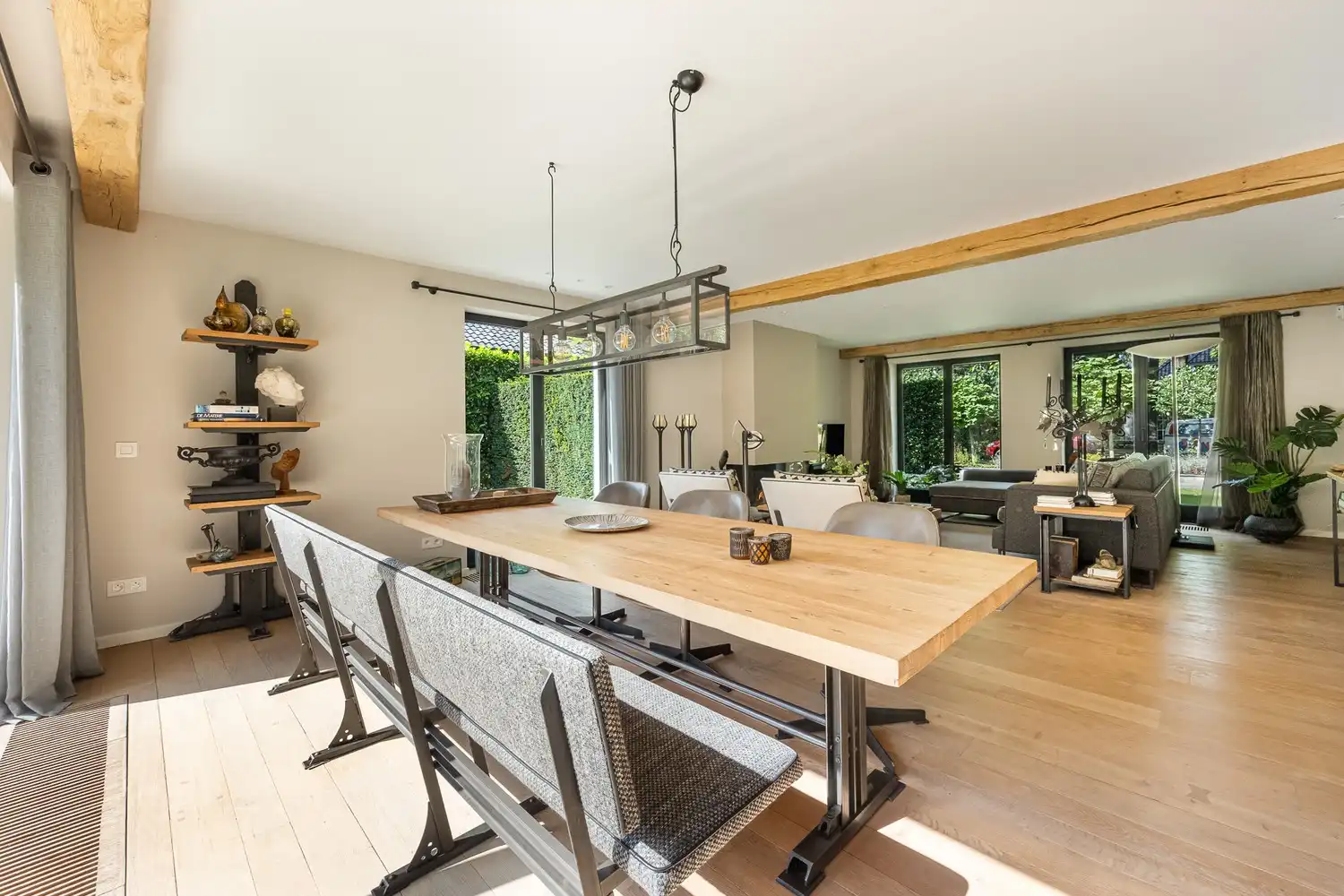 Modern gerenoveerde villa in doodlopende straat foto 26