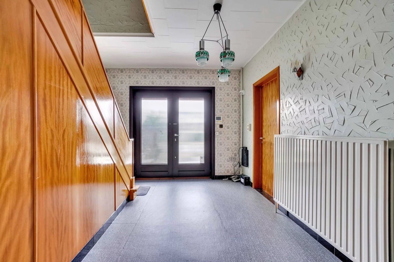 Woning met vier slaapkamers, garage en tuin foto 2