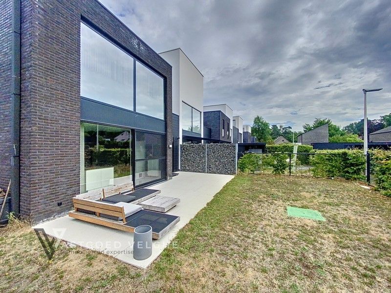 Moderne woning  van 151m² op wandelafstand van het centrum van Genk foto 42