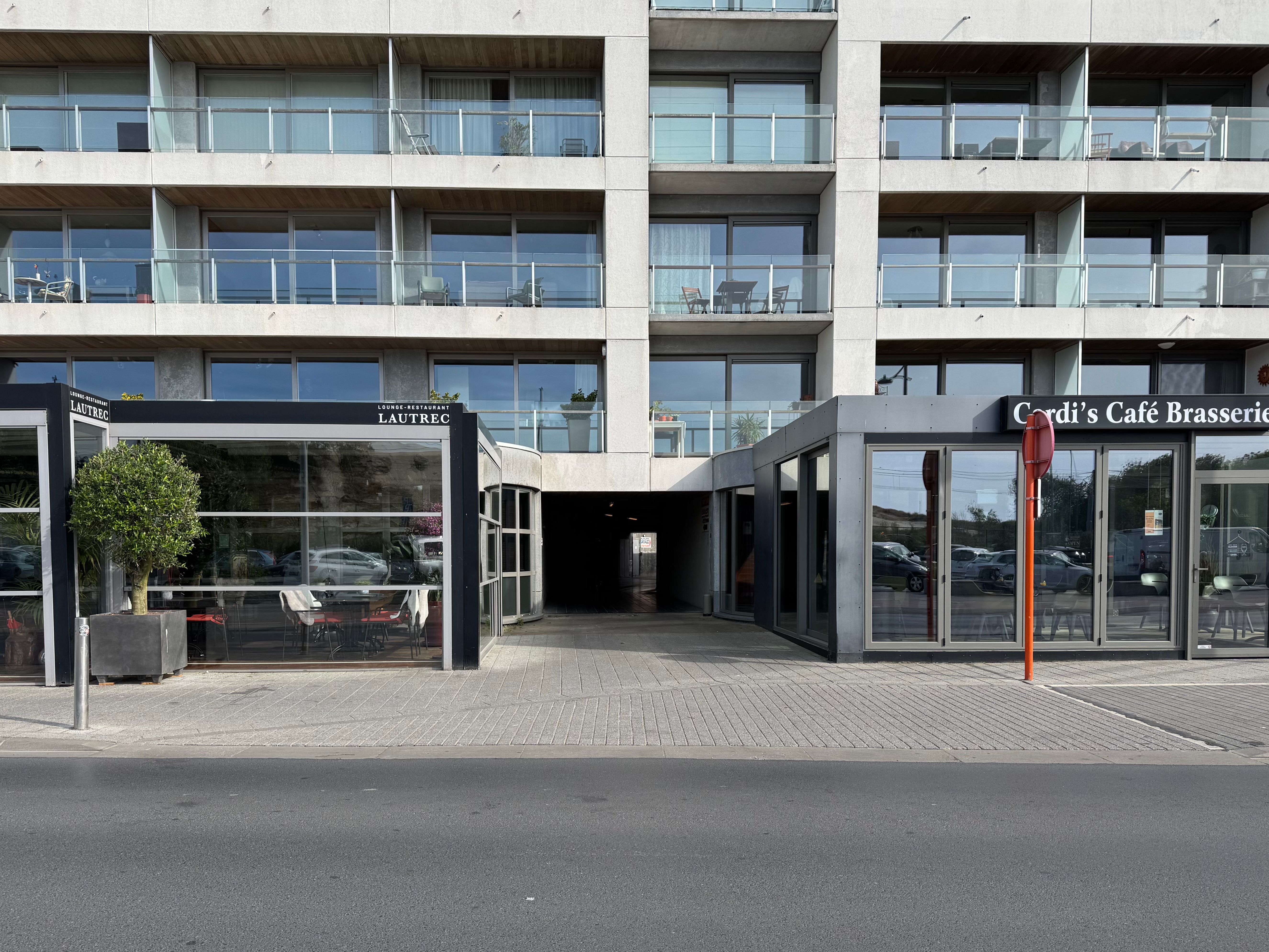 Garagebox 16m² in centrum Bredene foto 7