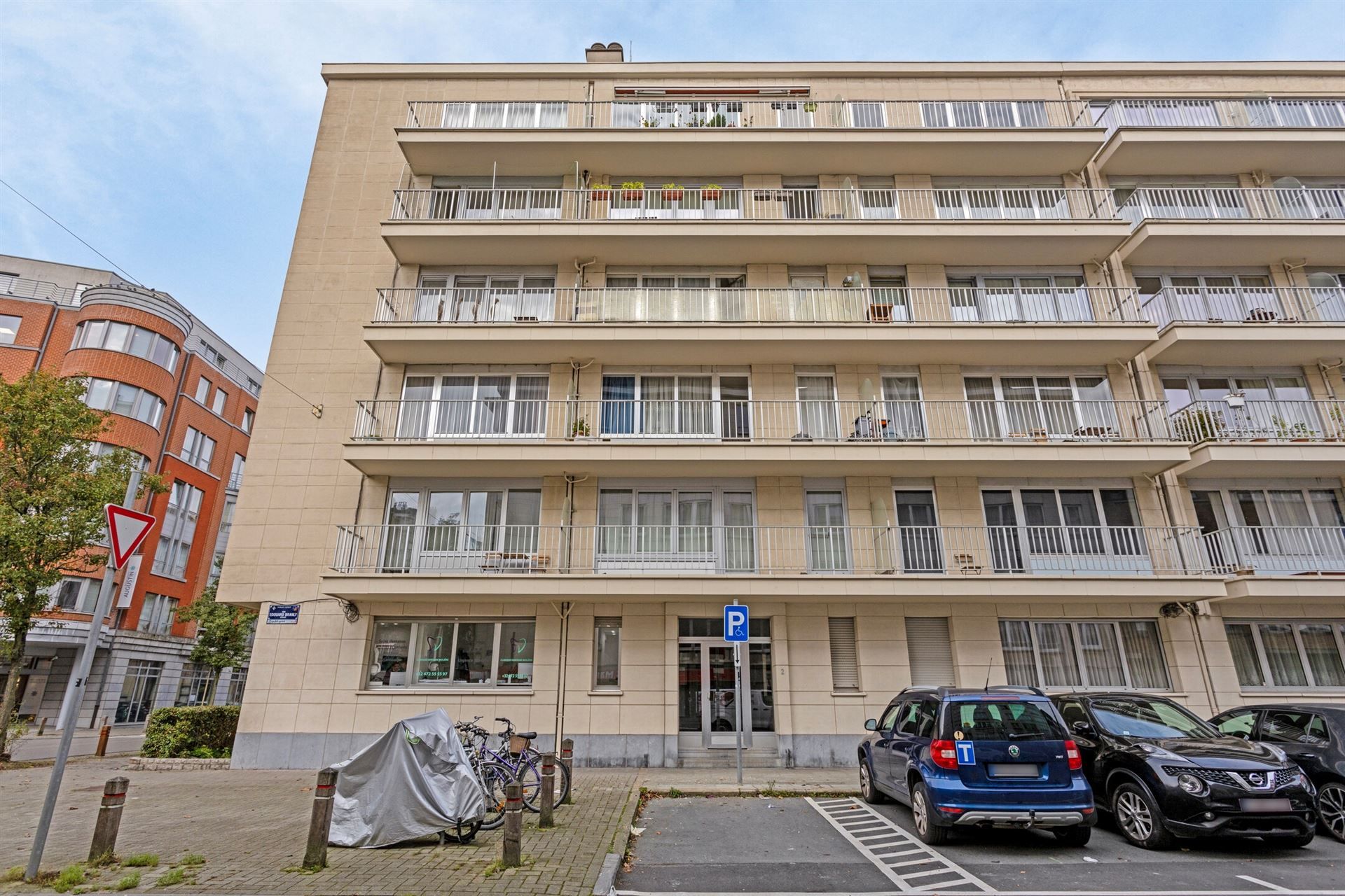 Ruime Studio (74 m²) met parketvloer en kelder op een toplocatie te Vorst foto 2