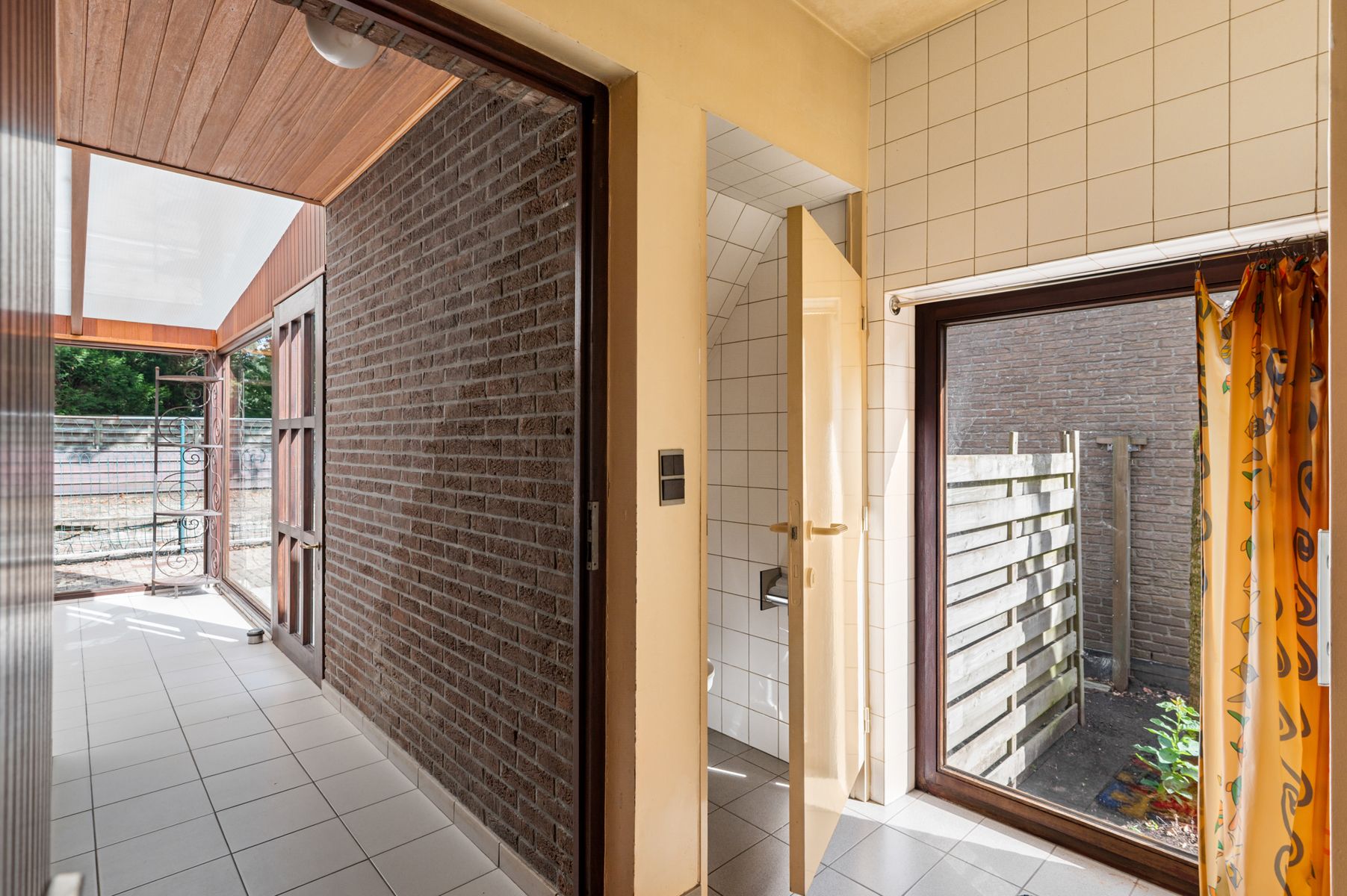 Ruime gezinswoning met bijgebouw en tuin op 694m2 grond foto 12