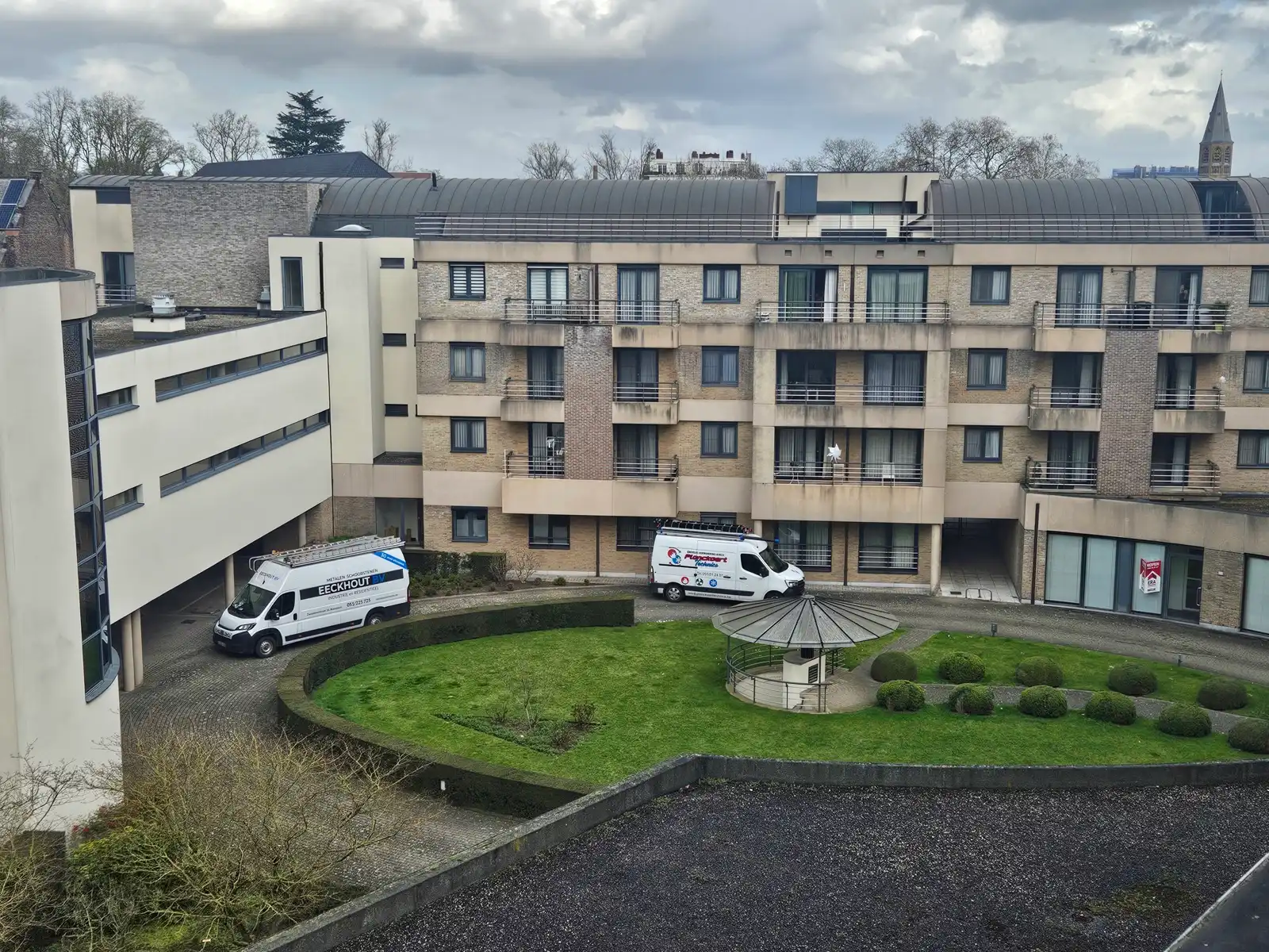 Lichtrijk duplex appartement met 2 slaapkamers en dubbele garage! foto 19