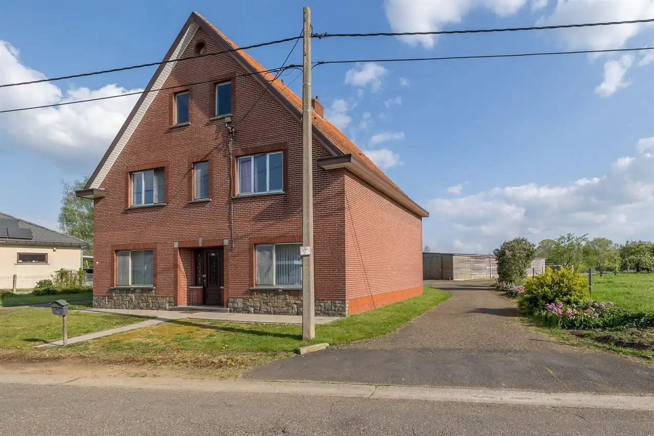 Te renoveren woning met ruimte, rust en potentieel foto 42