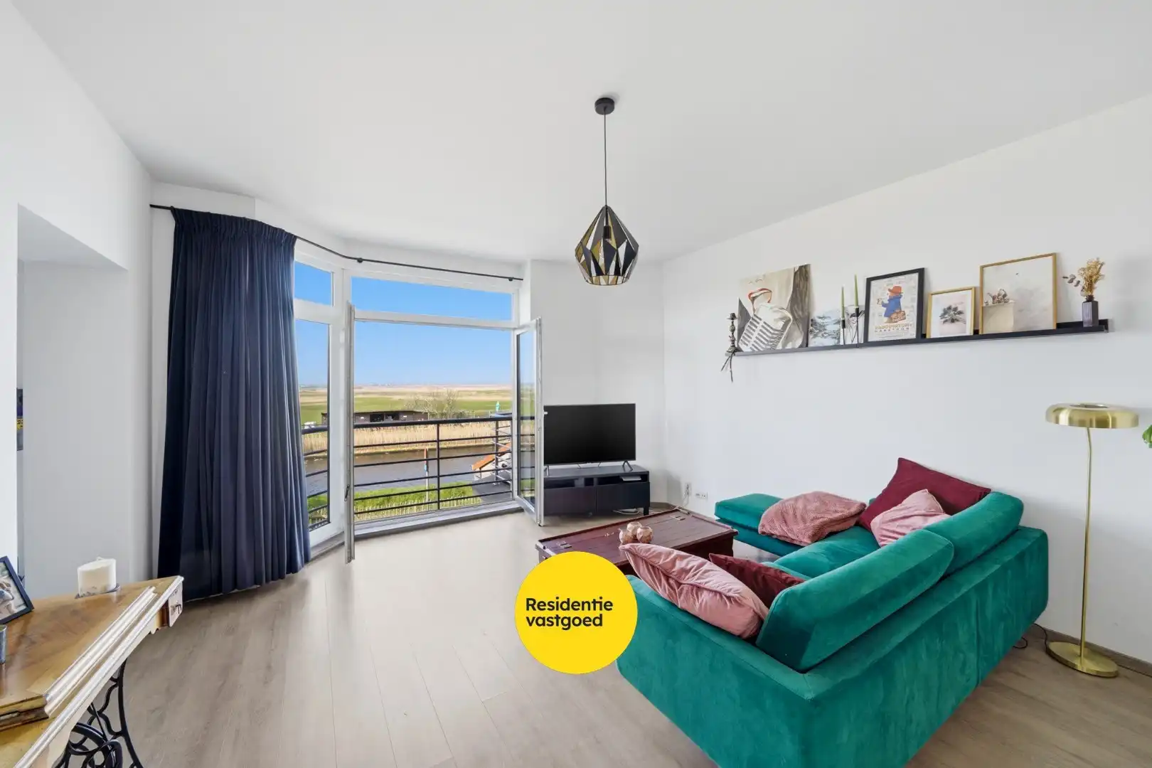 Instapklare woning met zicht op de vaart in Oudenburg foto 9
