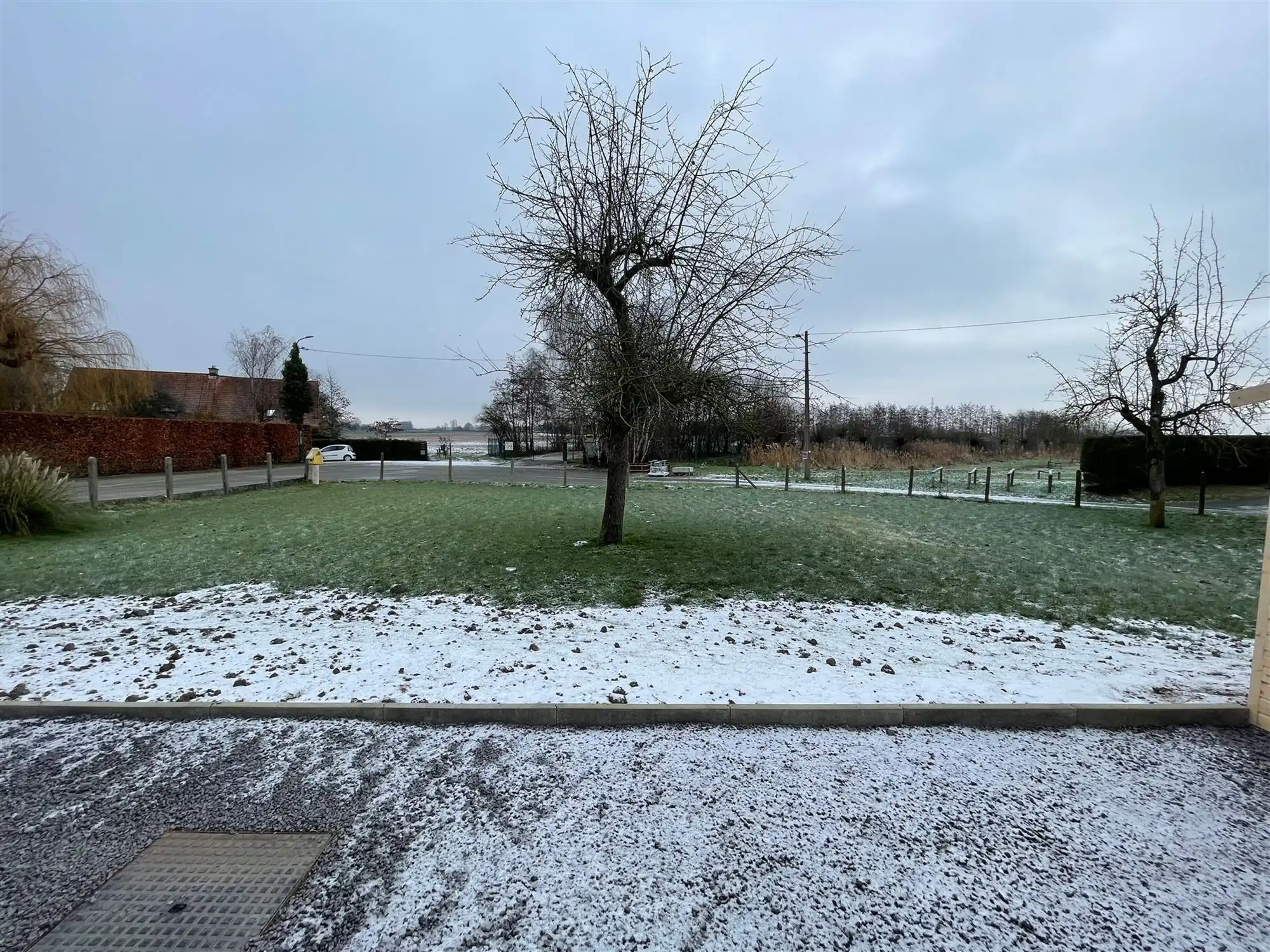 Woonhuis met garage en grote tuin foto 18