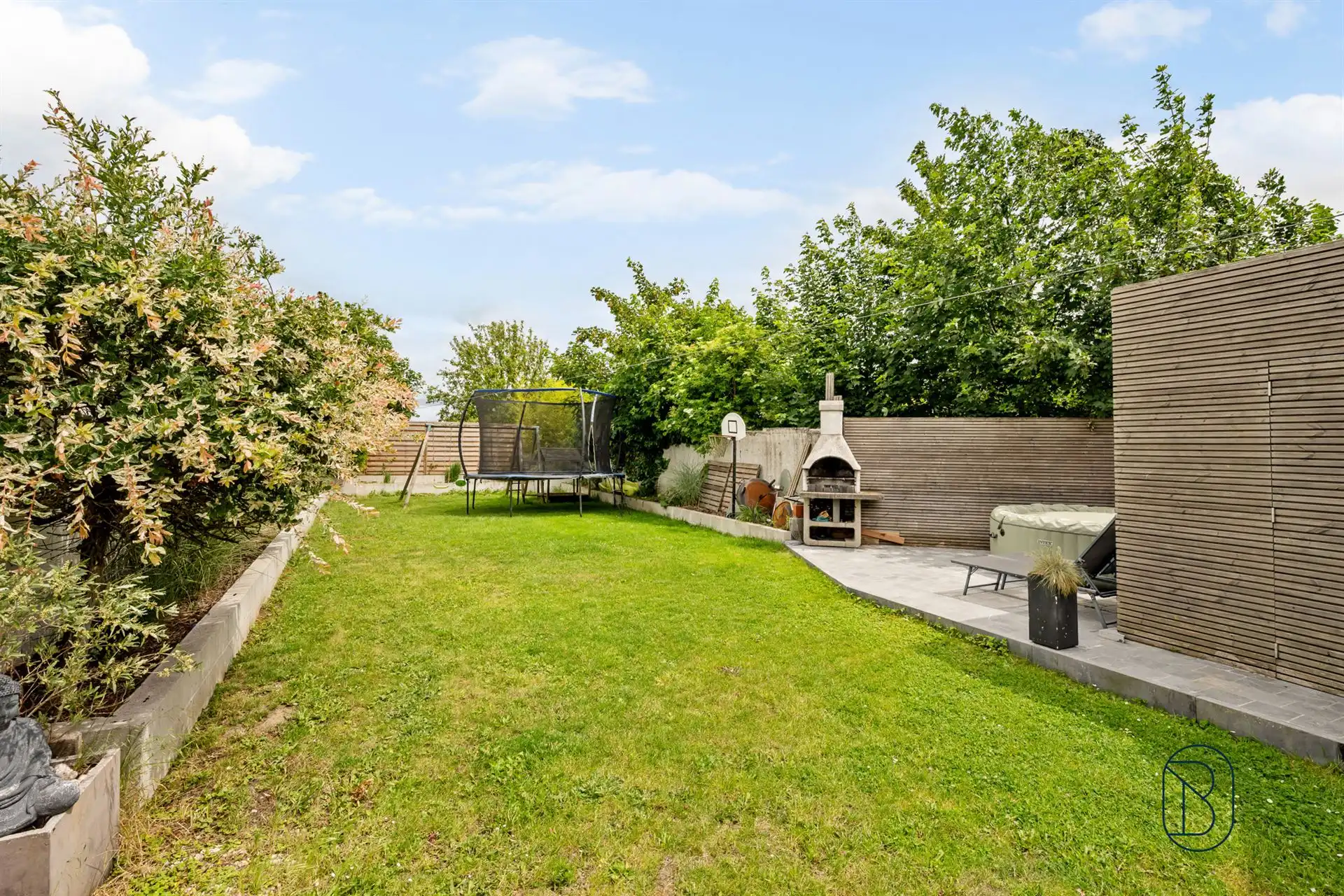 Gerenoveerde woning met tuin en zonnepanelen foto 19