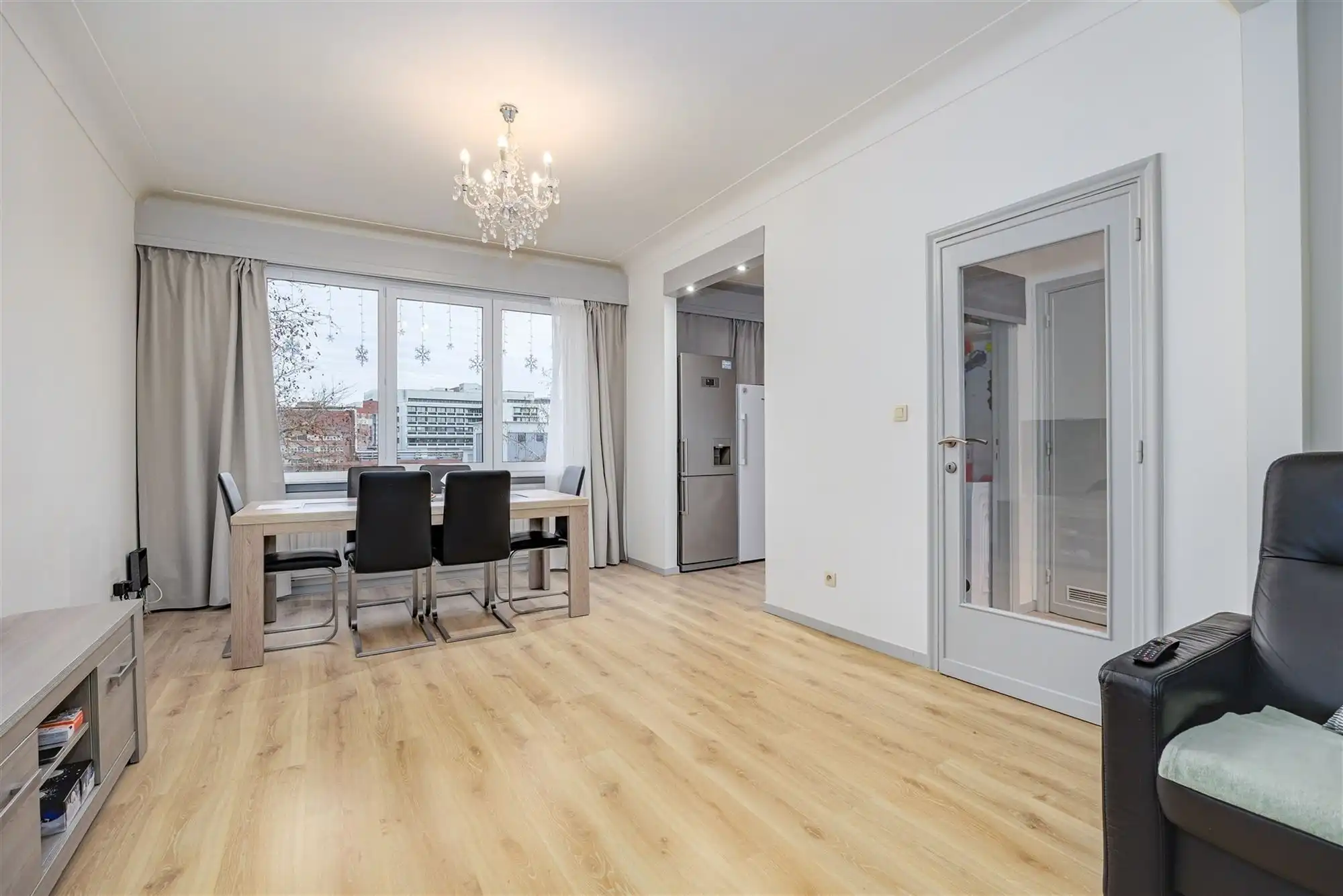 Lichtrijk 2-slaapkamerappartement met vergund dakterras in Mortsel foto 2