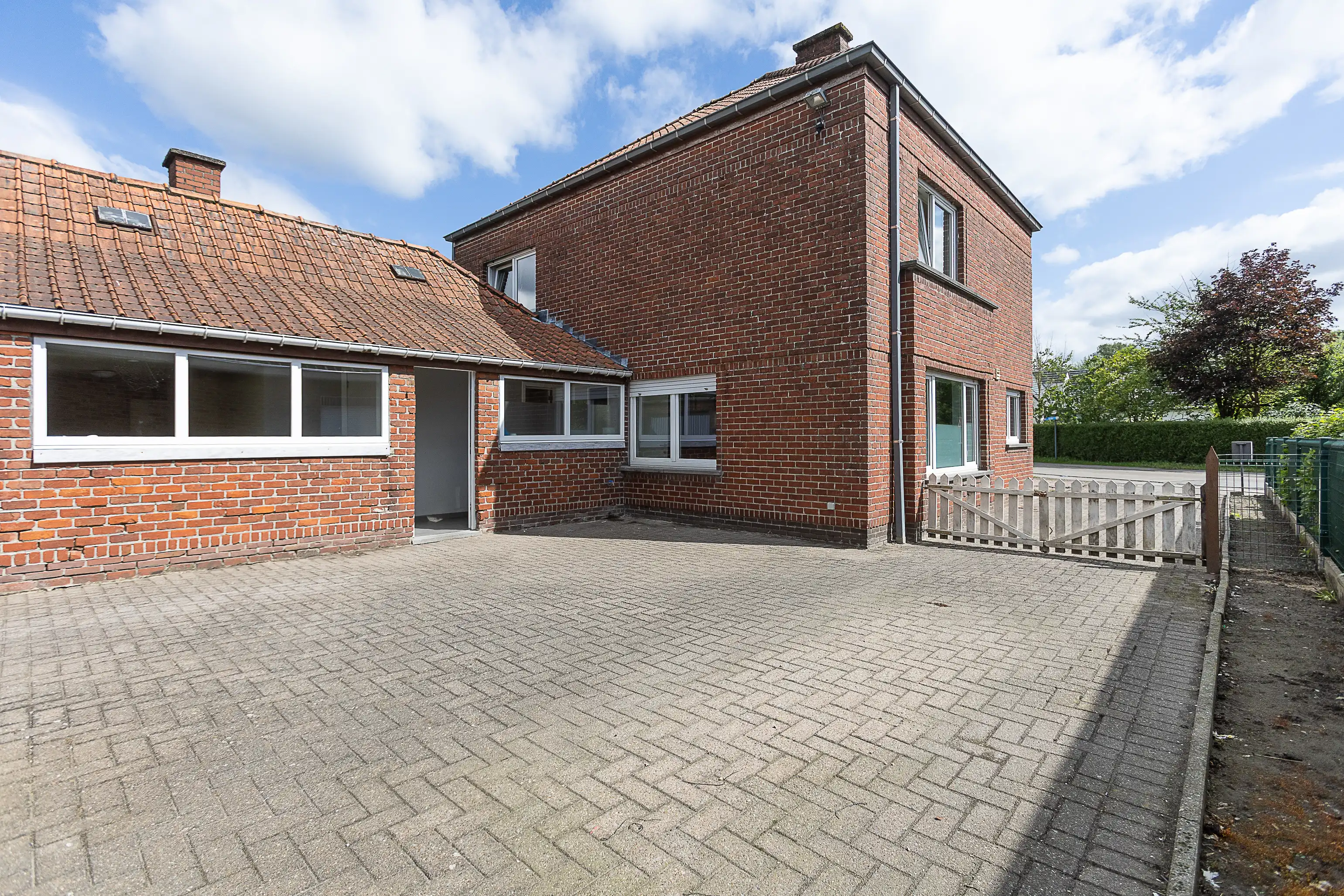 Charmant en verrassend ruim huis te koop in Aalter foto 24