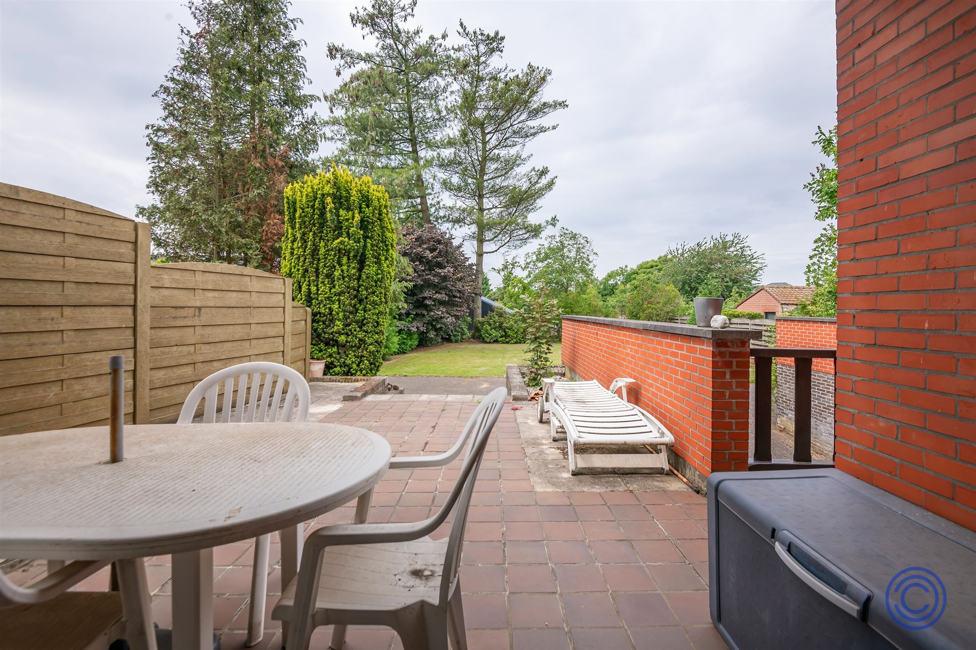 Te renoveren 3-slpk woning met west georiënteerde tuin! foto 5