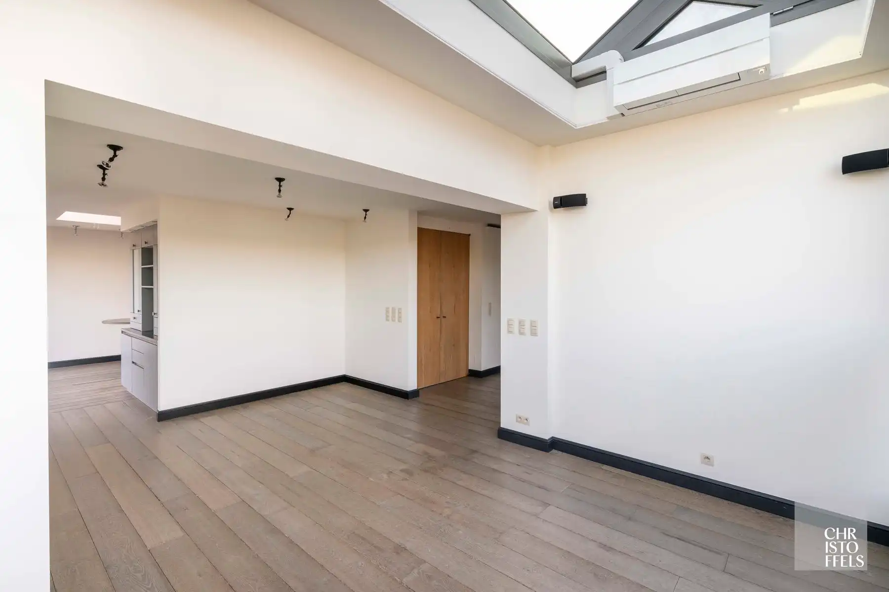 Luxe penthouse van 239m² met 34m² terrassen in hartje Zutendaal! foto 11