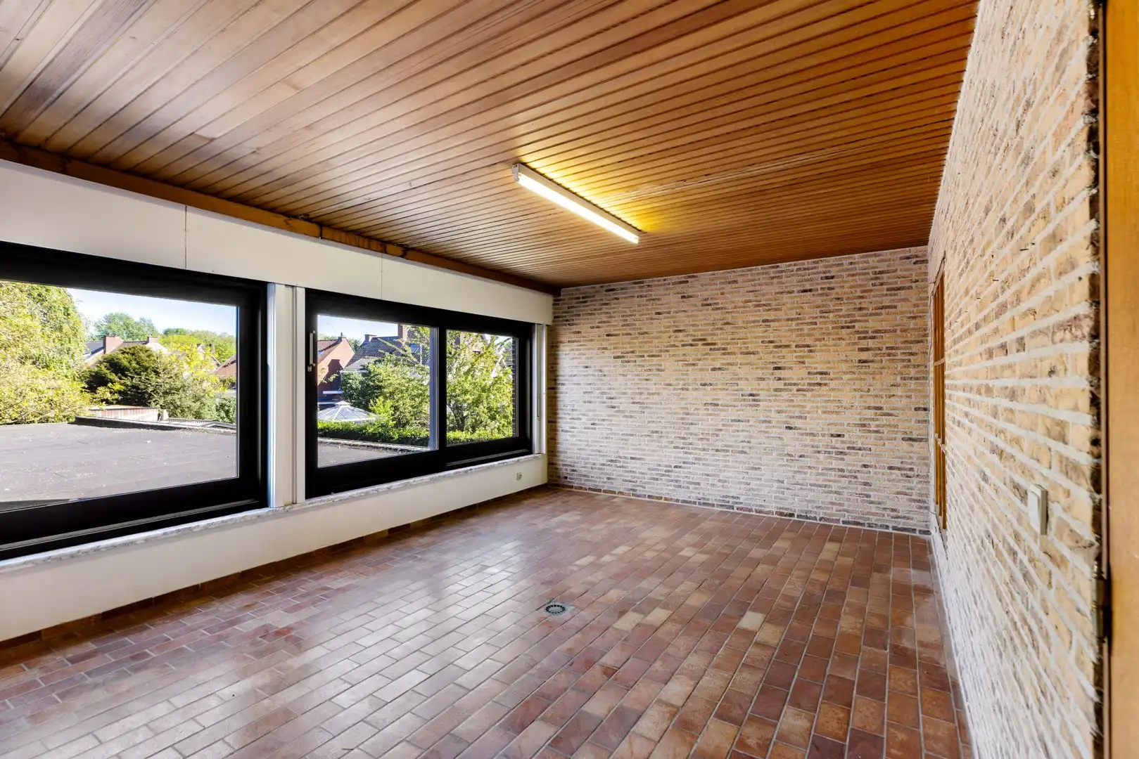 Ruime gezinswoning met 6 slaapkamers foto 14