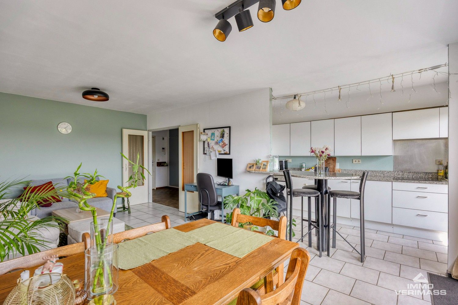 Instapklaar appartement met ruim uitzicht over de omgeving foto 11