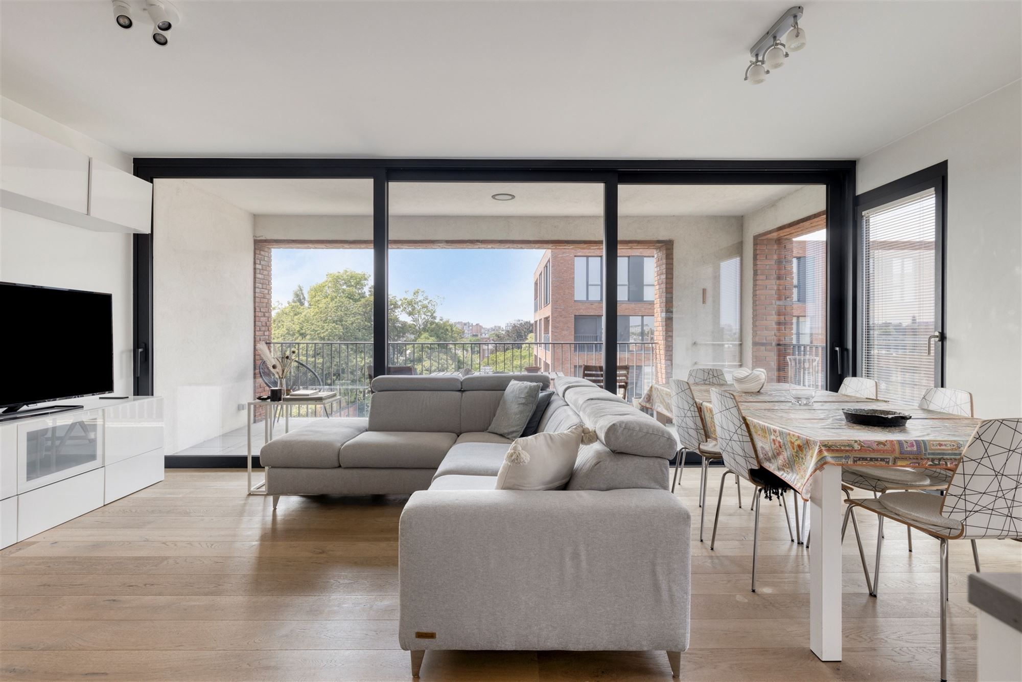 Subliem appartement met ruim terras en parking in't Groen Kwartier foto 5