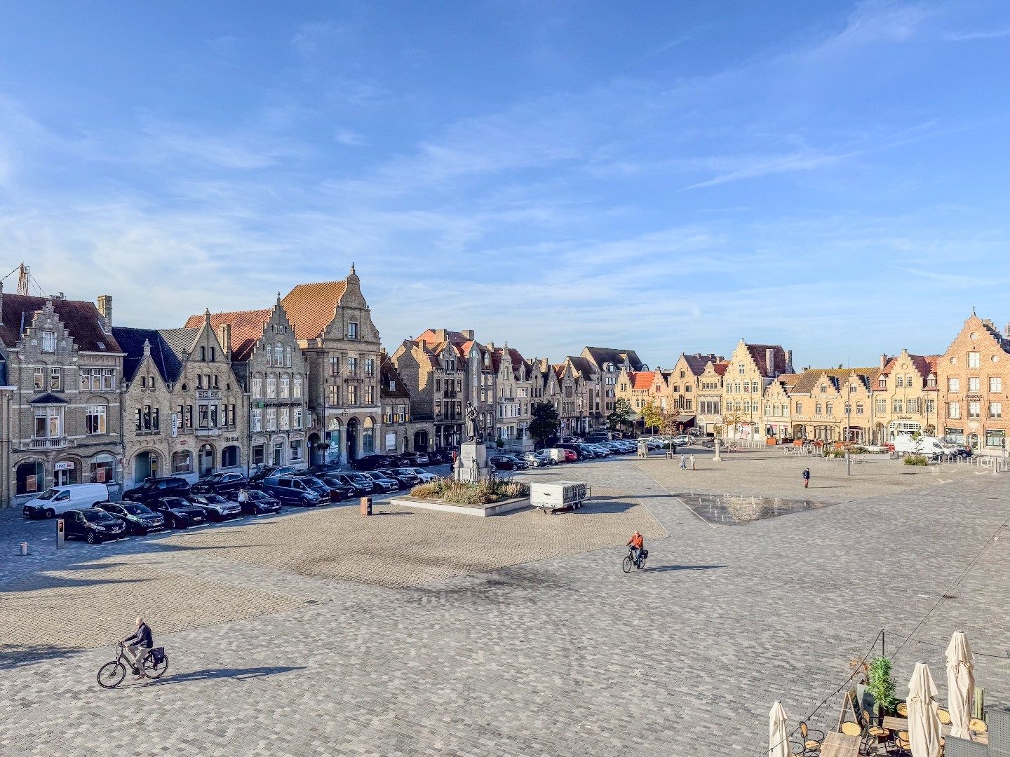 Ruim appartement met 2 slaapkamers en terras in het centrum. foto 26