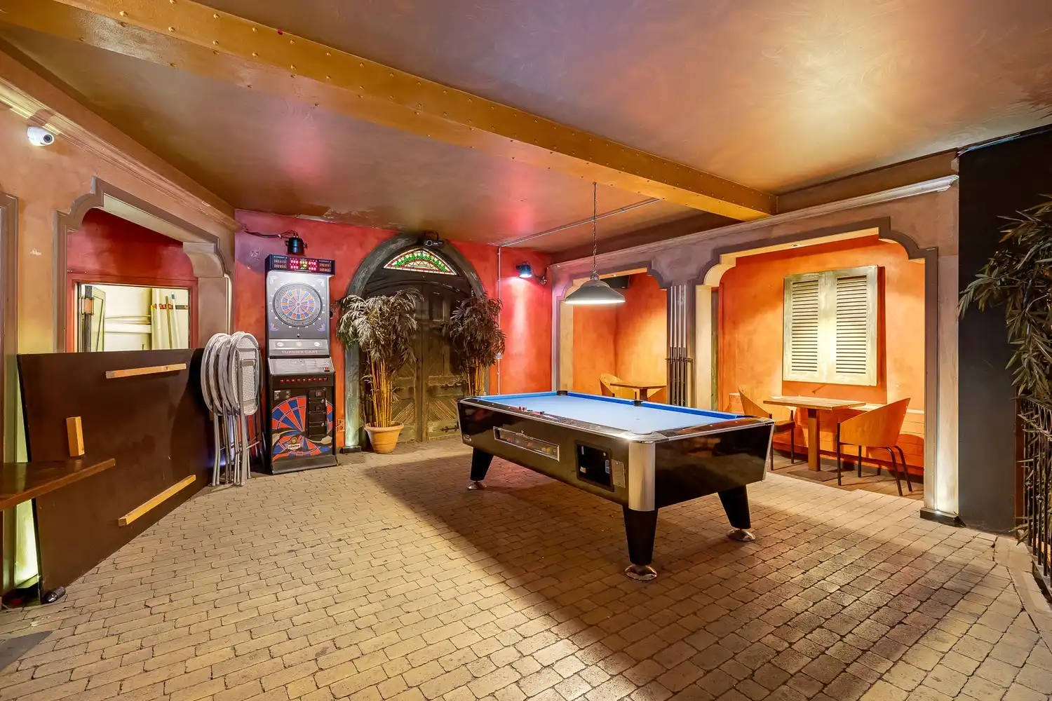 Handelspand met bovengelegen woonst pal in het centrum van Putte! foto 10