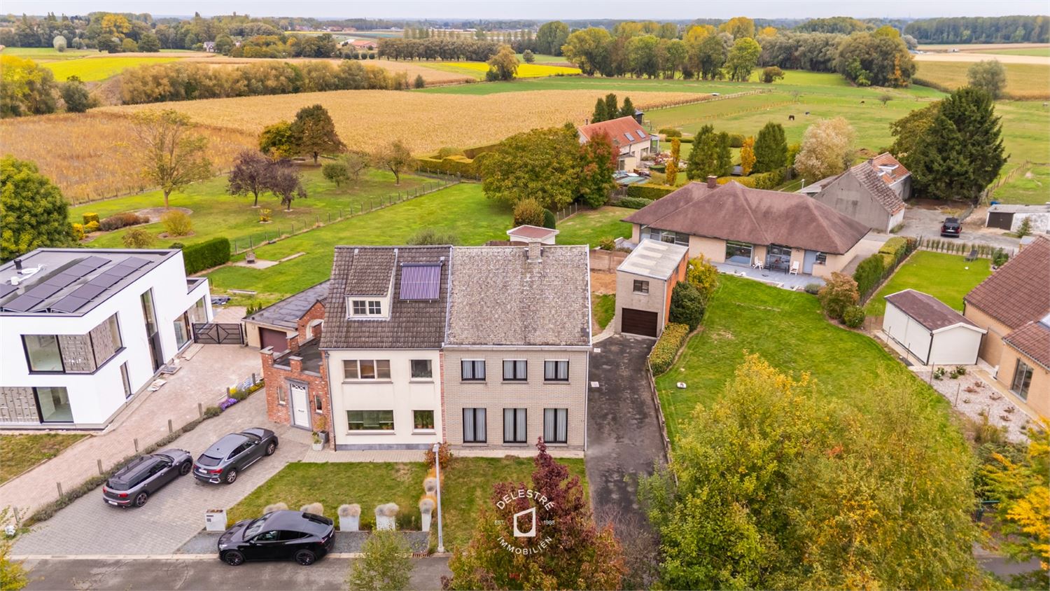 RUSTIG GELEGEN HALFOPEN MET TUIN EN GARAGE foto 5