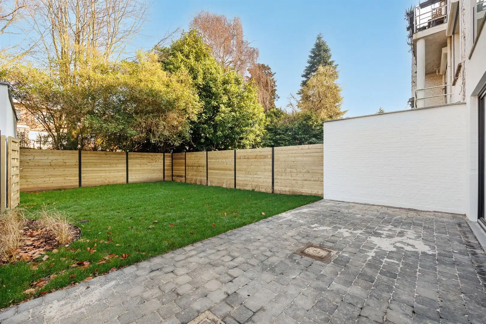 Gerenoveerd appartement met tuin en fietsenberging foto 16