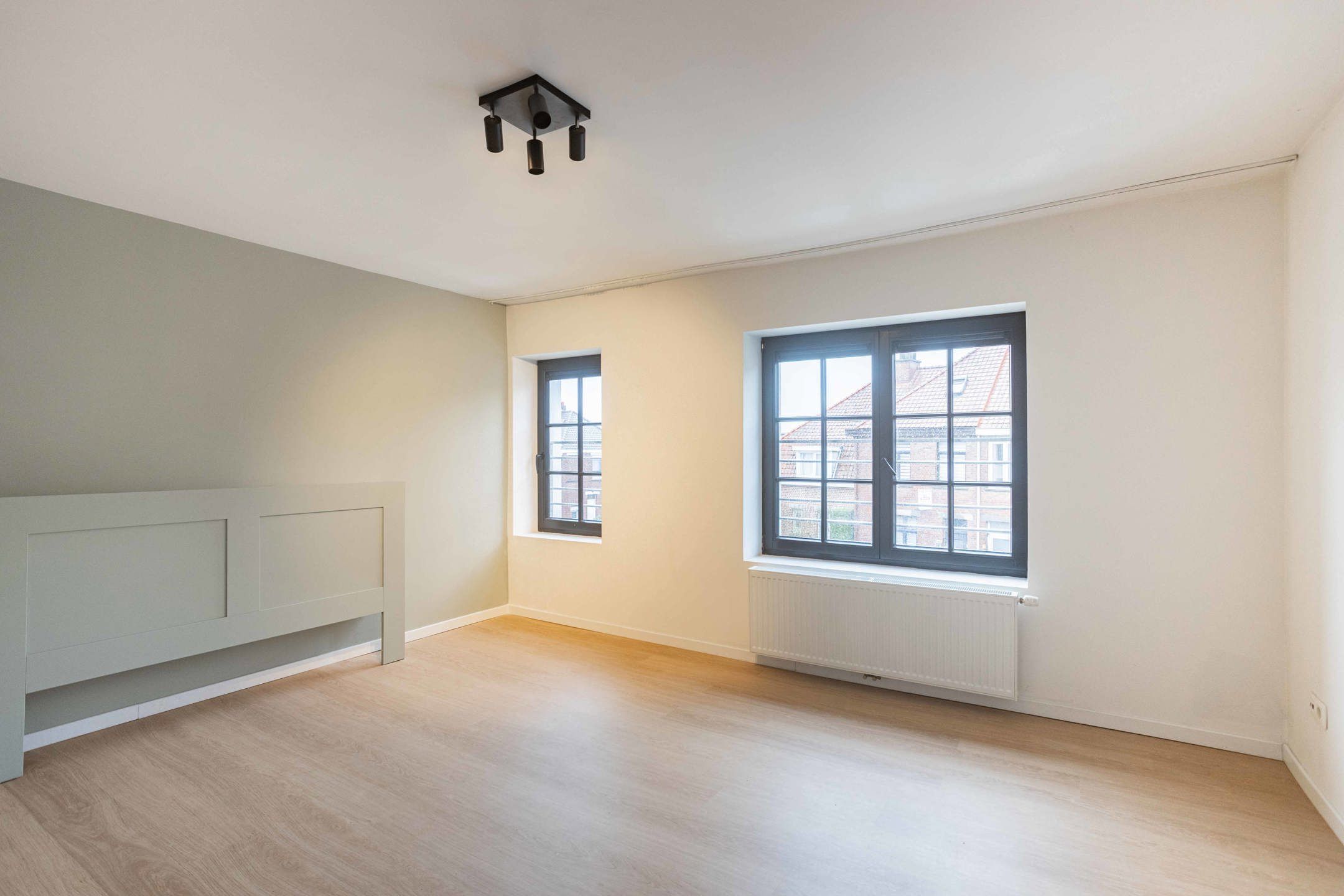 Knap gerenoveerde woning op een goeie locatie foto 9