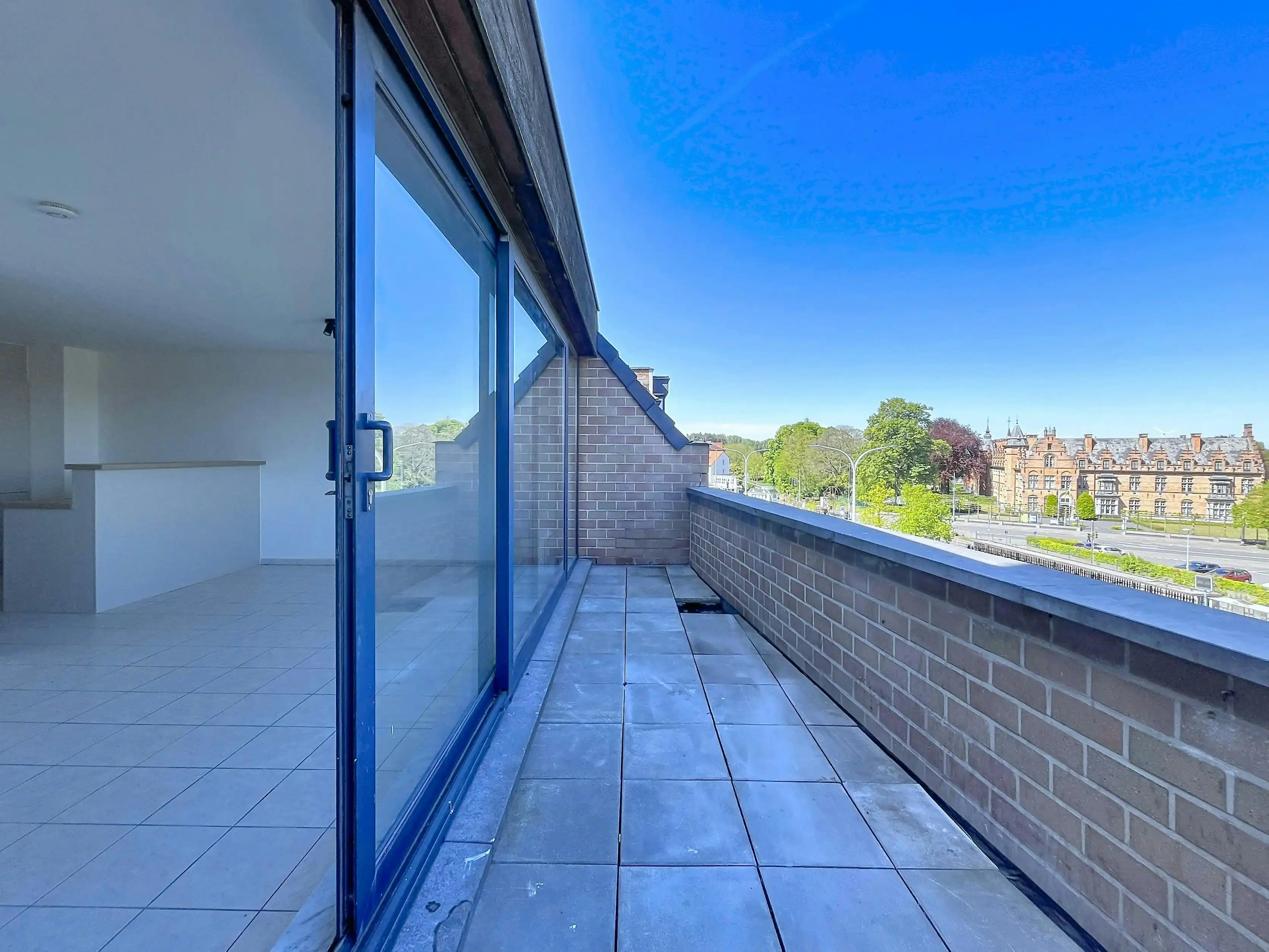 Appartement met 2 slaapkamers aan het station van Eeklo foto 8