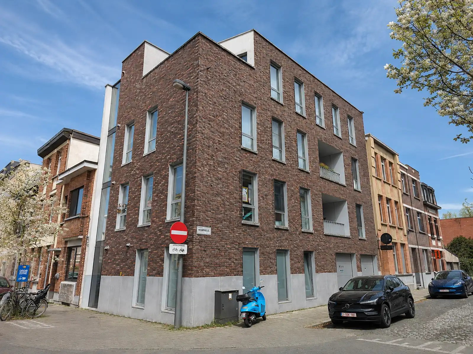 Berchem | Modern en lichtrijk 1 slpk app. + P foto {{pictureIndex}}