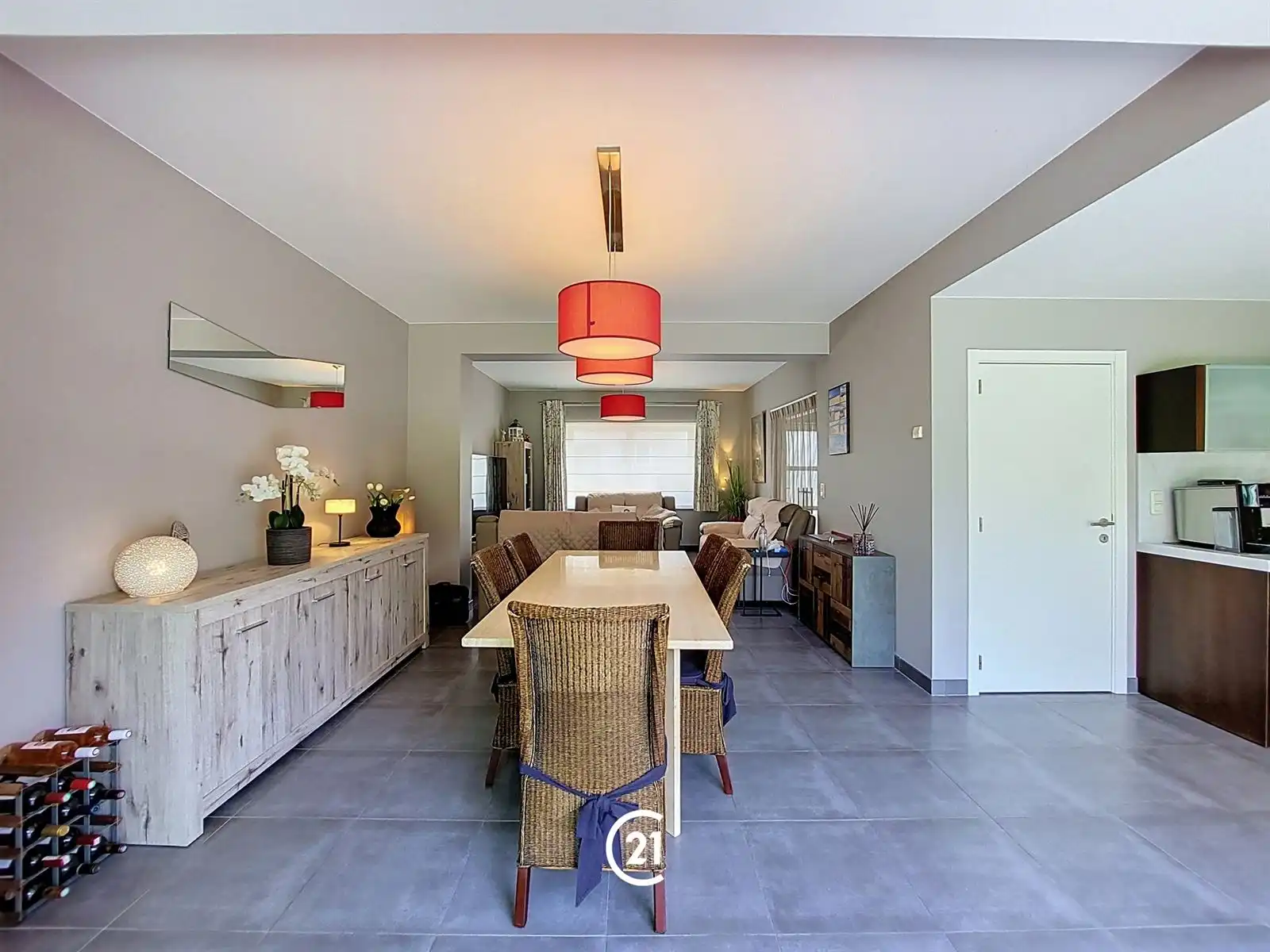 Prachtige, bijna nieuwbouw woning op een topligging! foto 4