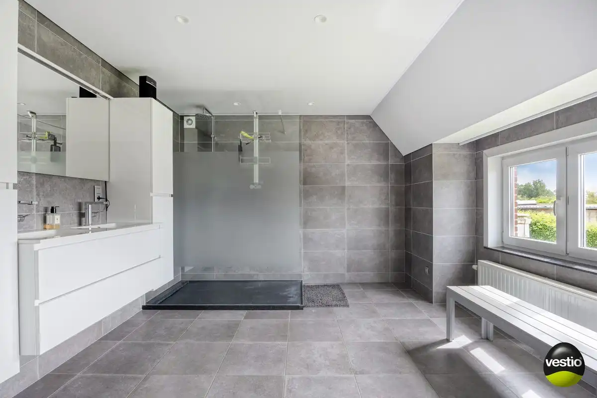 Exclusieve open bebouwing met 5 slaapkamers, zwemvijver en zonnige tuin op 17a 98ca foto 11