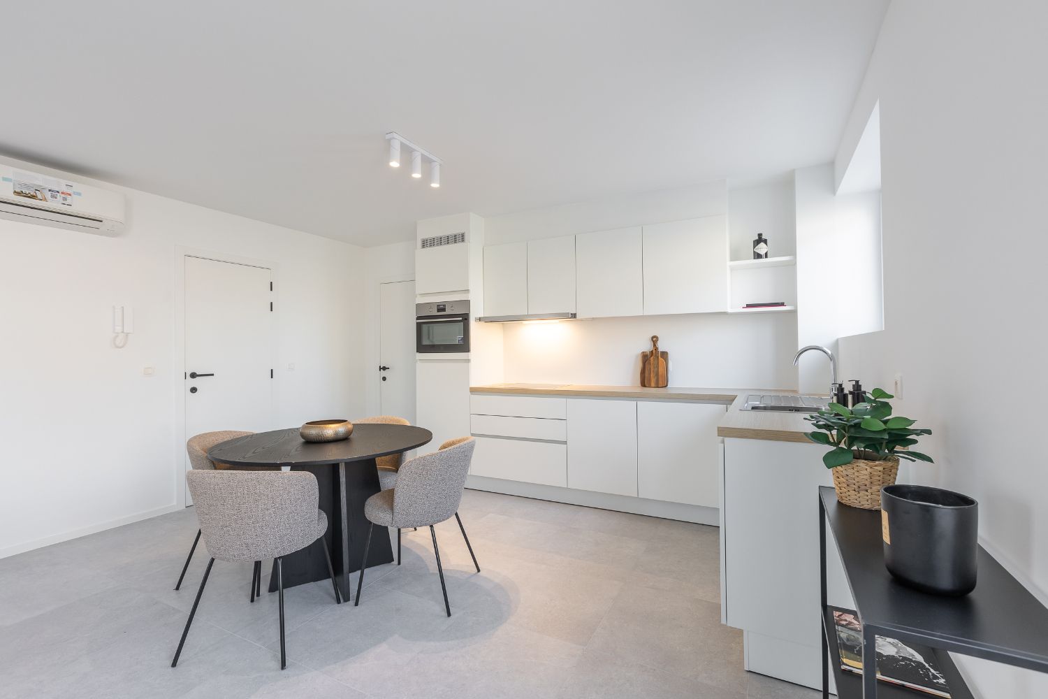 Gerenoveerd twee slaapkamer appartement foto 5