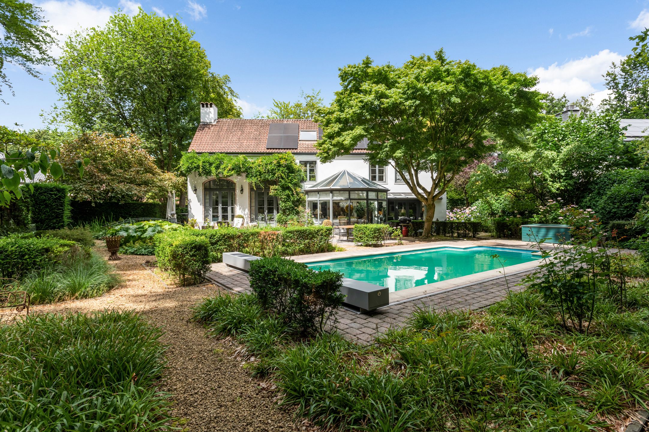 Charmante villa met zwembad foto {{pictureIndex}}