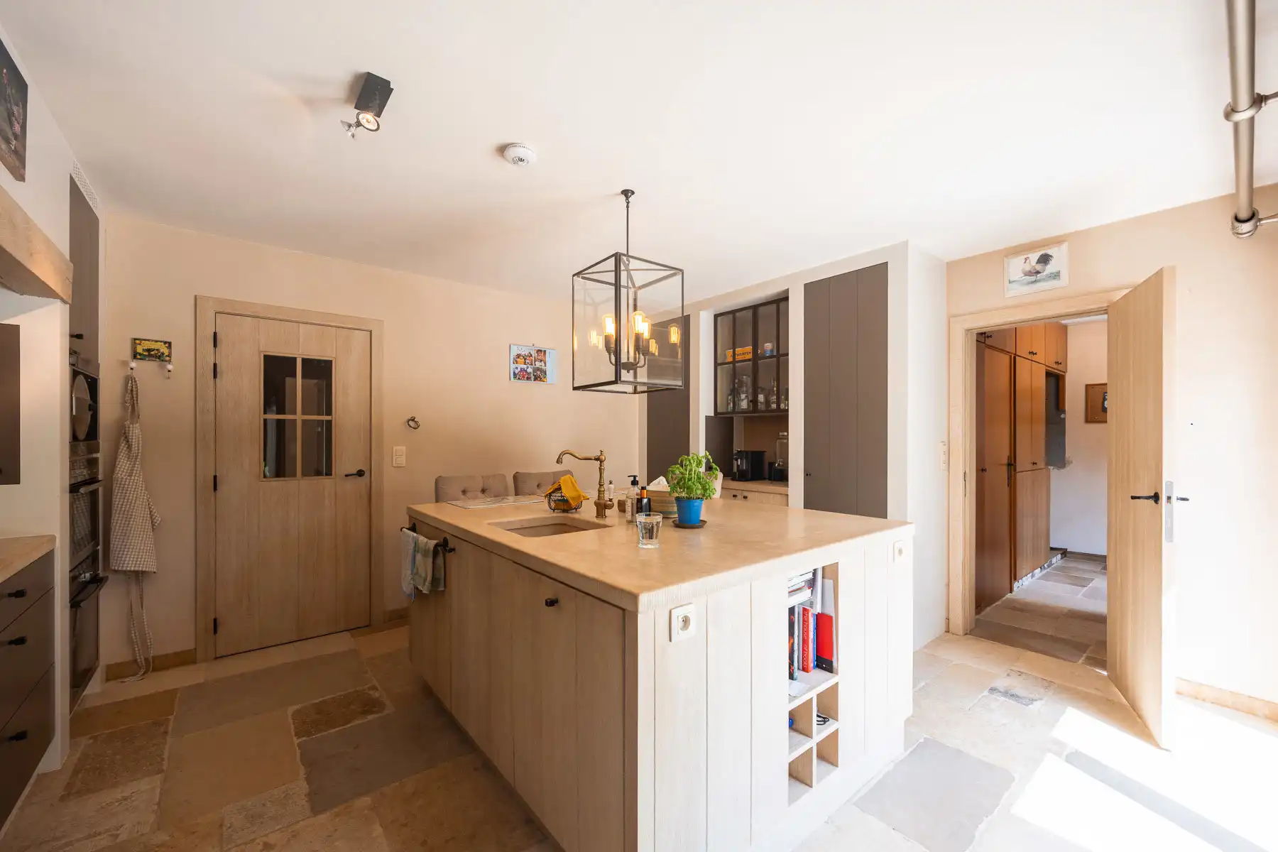 Gerenoveerde energiezuinige villa met adembenemende vijver foto 16