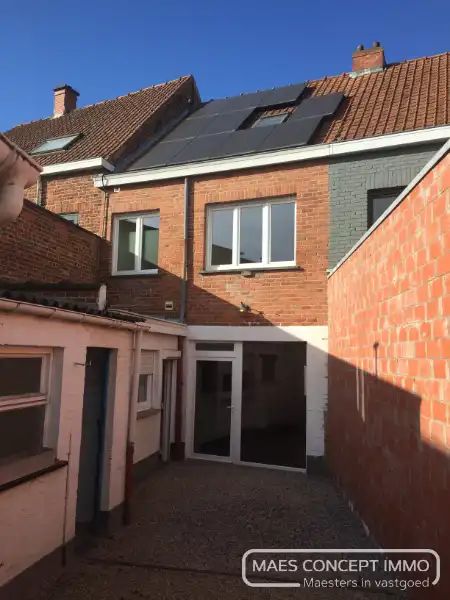 Mooi gerenoveerde lichtrijke woning te huur met zonnepanelen in Wevelgem foto 12