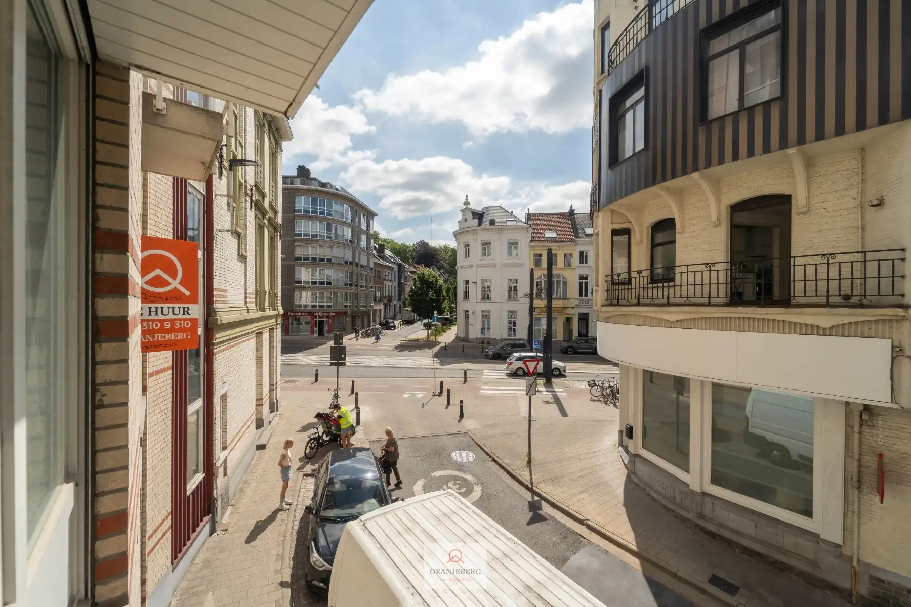 Studio + autostaanplaats te huur vlakbij Gent-Sint-Pietersstation foto {{pictureIndex}}