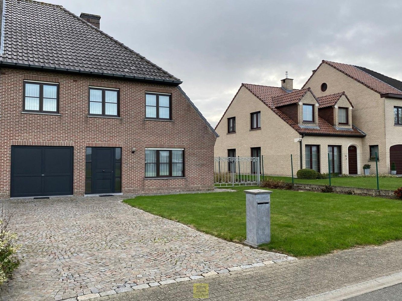 Degelijke halfopen bebouwing, rustig gelegen! foto 33