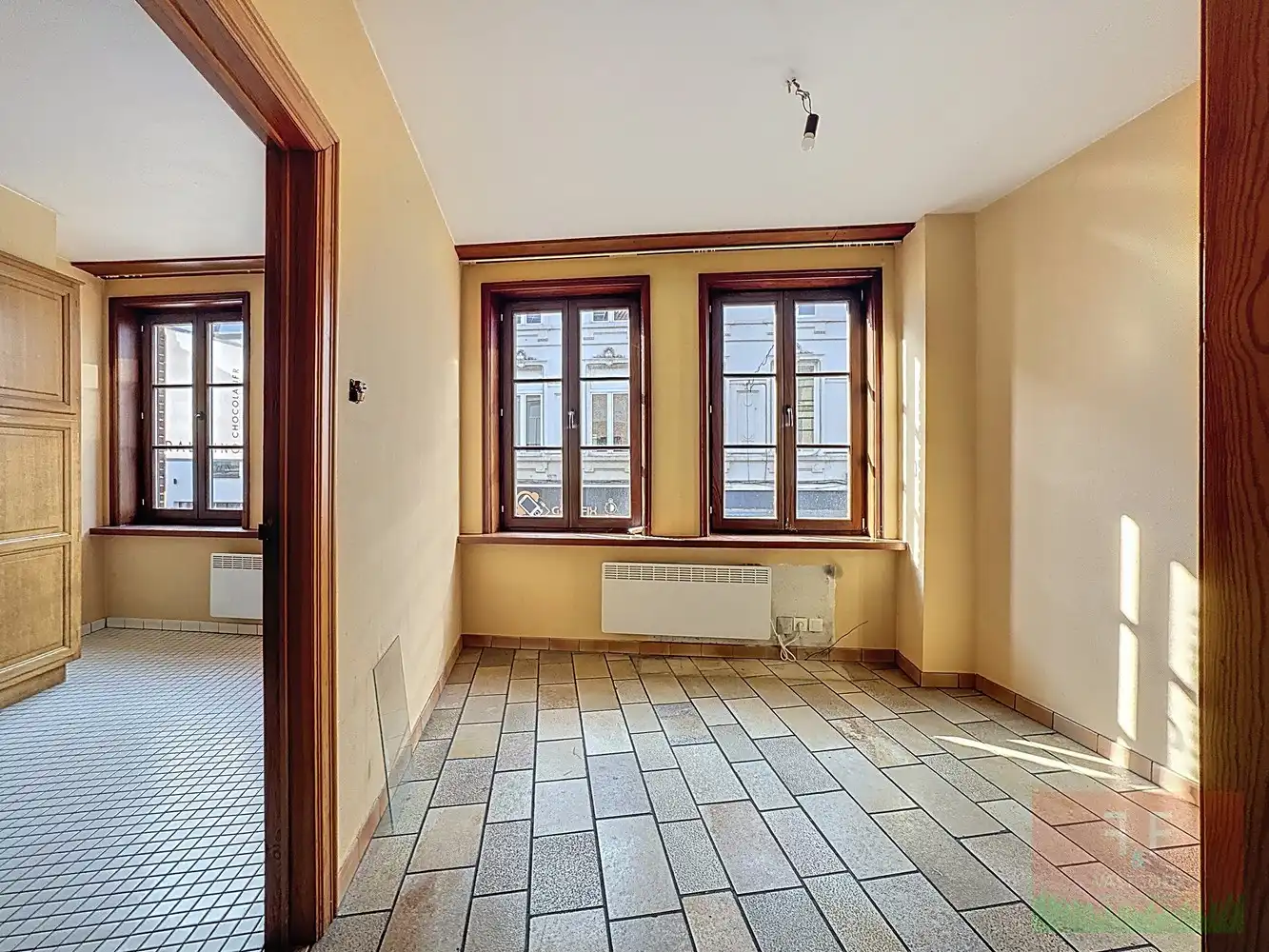 Triplex appartement (4 slaapkamers) met verhuurde winkelruimte en aparte garage te koop in centrum Zottegem foto 8