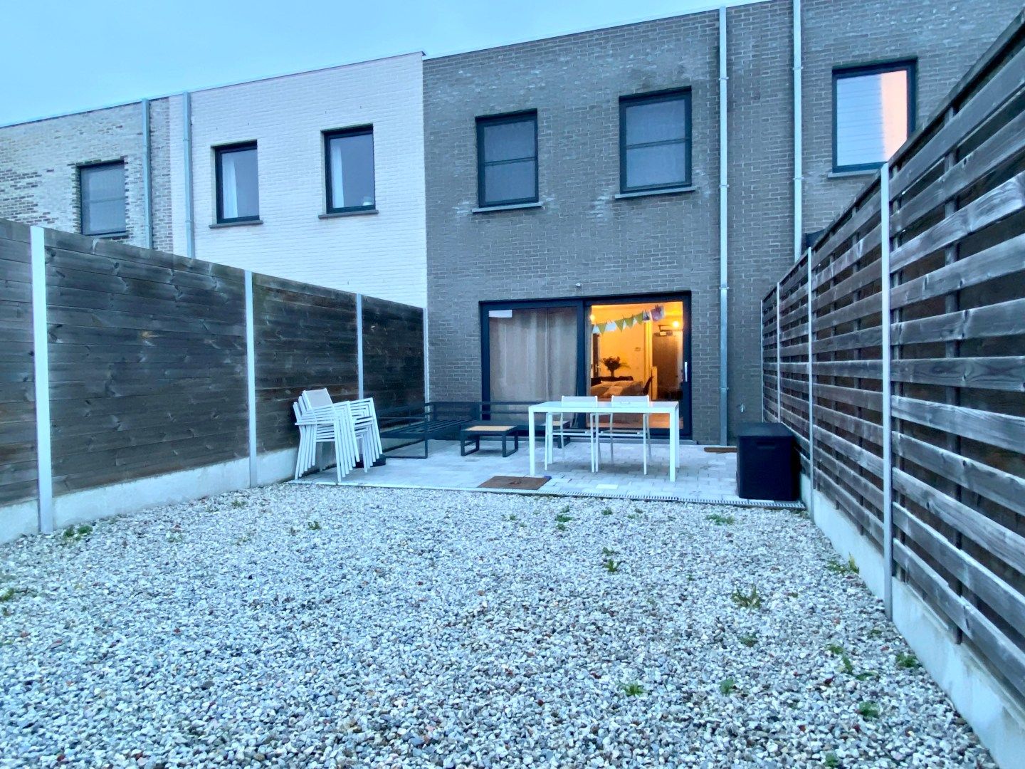 Recente woning in rustige buurt met 3 slaapkamers, zuidgerichte tuin en carport in Heule foto 4