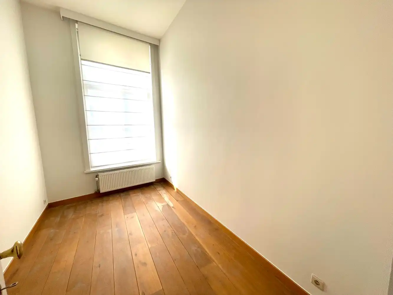 Brugge,aan de SINT-ANNAREI , DUBBEL APPARTEMENT( 250m²)  in een herenhuis  vooraan zicht op de Sint-Annarei, achteraan zicht op een grote gemeenschappelijke tuin,2  livings, 2 keukens, 4 slaapkamers, 2 badkamers. foto 10